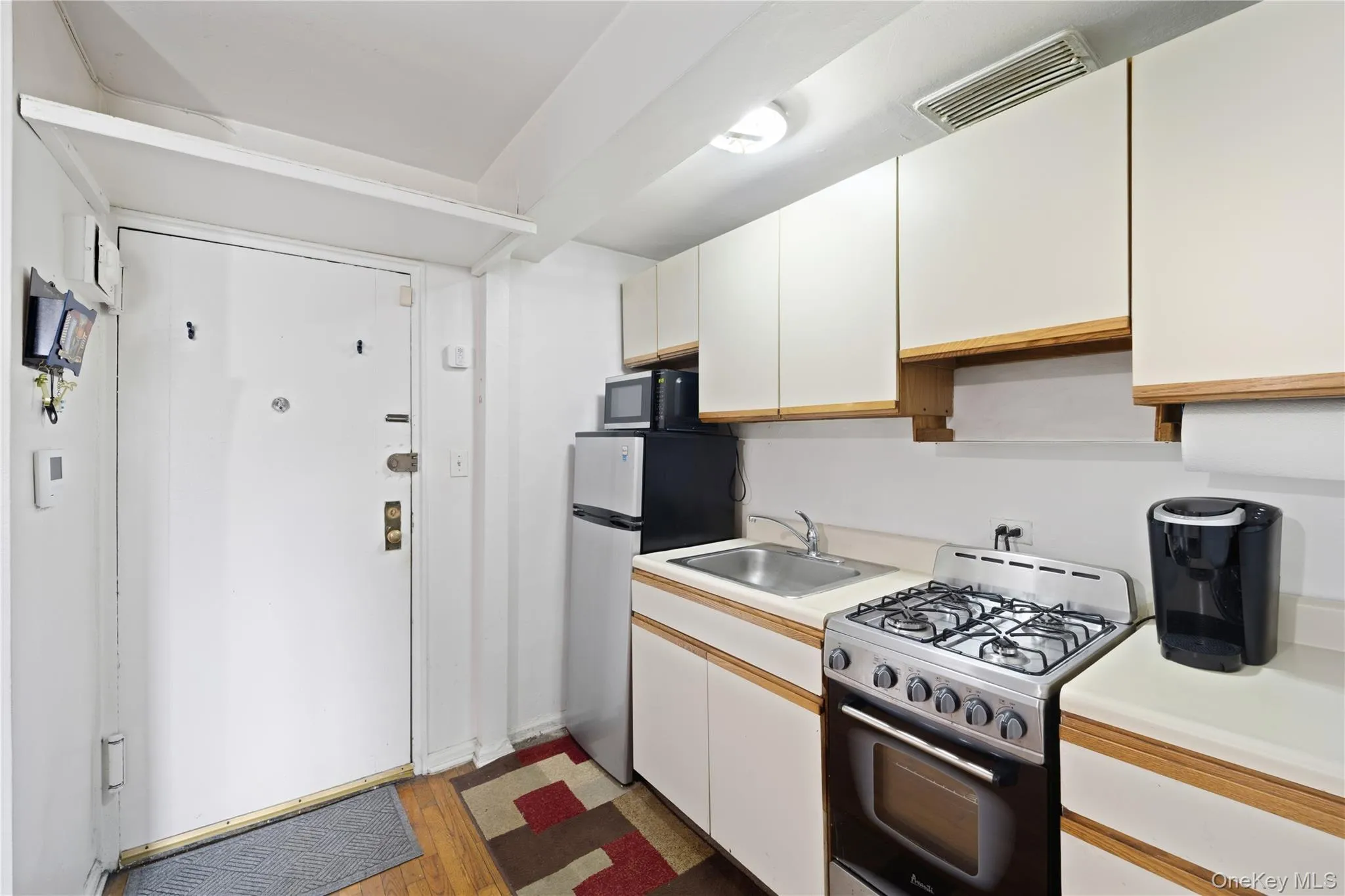 73-11 Bell Boulevard, New York, NY, 1 Bedroom Bedrooms, 3 Rooms Rooms,1 BathroomBathrooms,Residential,For Rent,Bell,0,968203 73-11 Bell Boulevard, New York, NY, 1 Bedroom Bedrooms, 3 Rooms Rooms,1 BathroomBathrooms,Residential,For Rent,Bell,0,968203