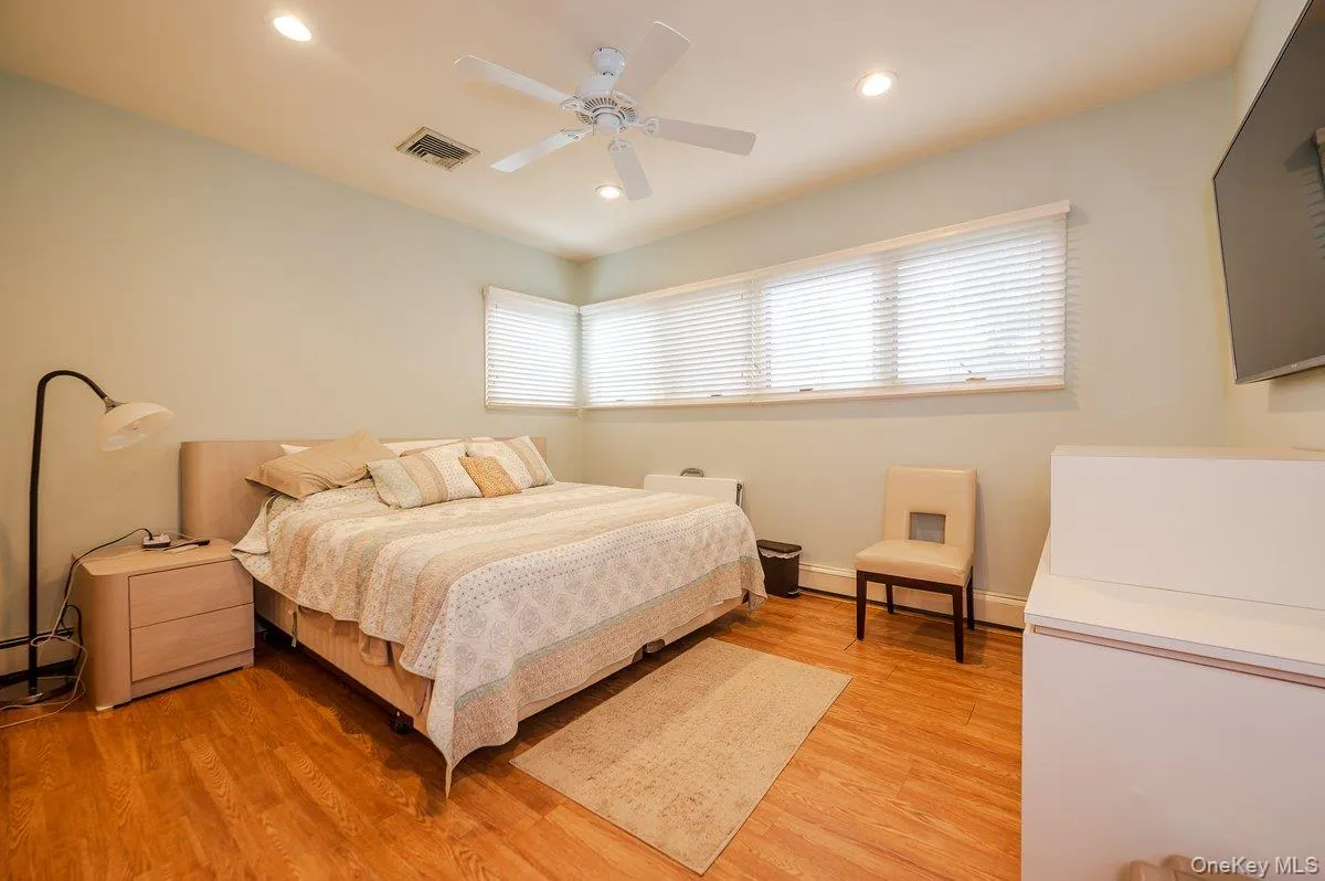 40 Cayuga Avenue, Hempstead, NY, 4 Bedrooms Bedrooms, 8 Rooms Rooms,4 BathroomsBathrooms,Residential Lease,For Rent,Cayuga,0,968245 40 Cayuga Avenue, Hempstead, NY, 4 Bedrooms Bedrooms, 8 Rooms Rooms,4 BathroomsBathrooms,Residential Lease,For Rent,Cayuga,0,968245