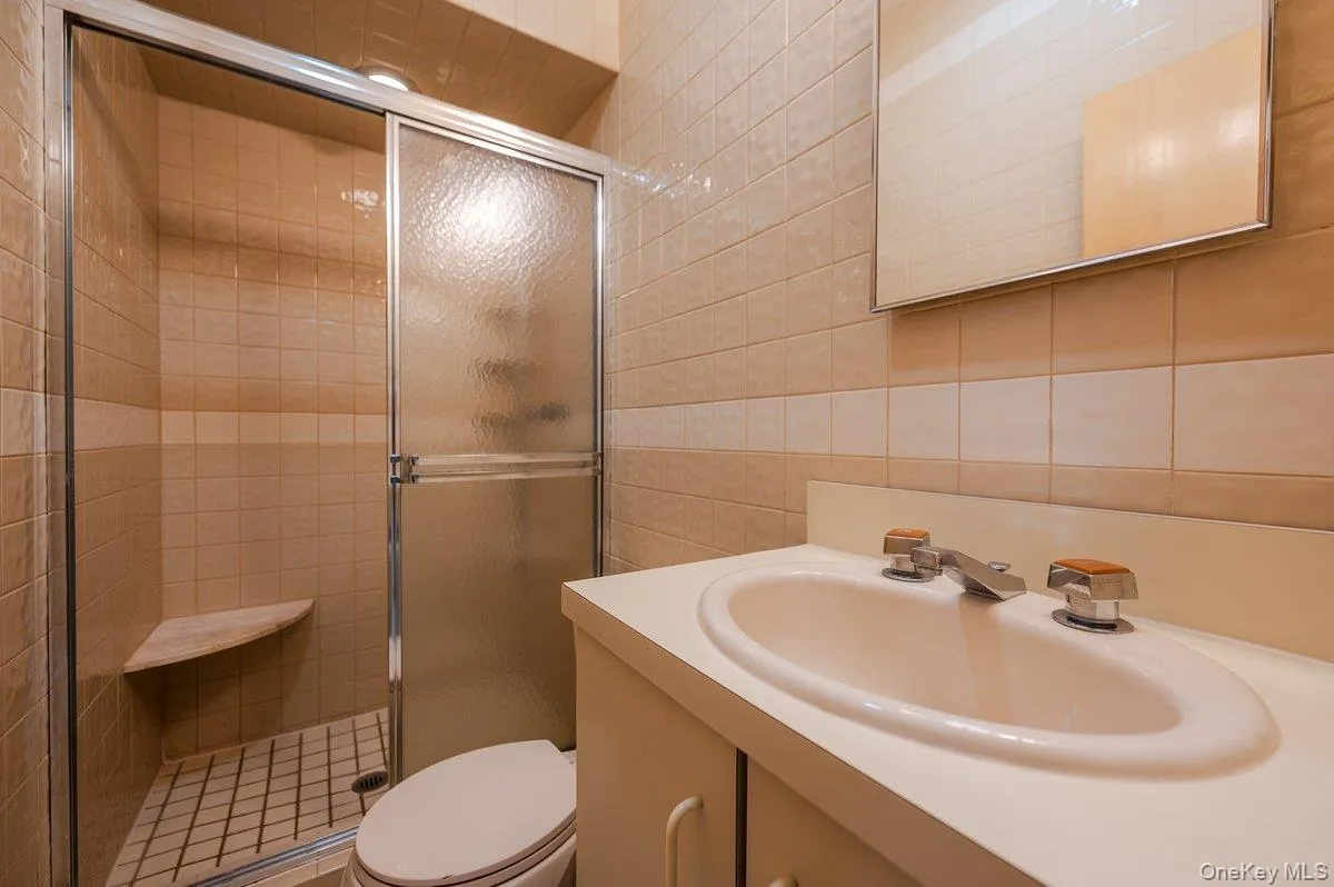 40 Cayuga Avenue, Hempstead, NY, 4 Bedrooms Bedrooms, 8 Rooms Rooms,4 BathroomsBathrooms,Residential Lease,For Rent,Cayuga,0,968245 40 Cayuga Avenue, Hempstead, NY, 4 Bedrooms Bedrooms, 8 Rooms Rooms,4 BathroomsBathrooms,Residential Lease,For Rent,Cayuga,0,968245