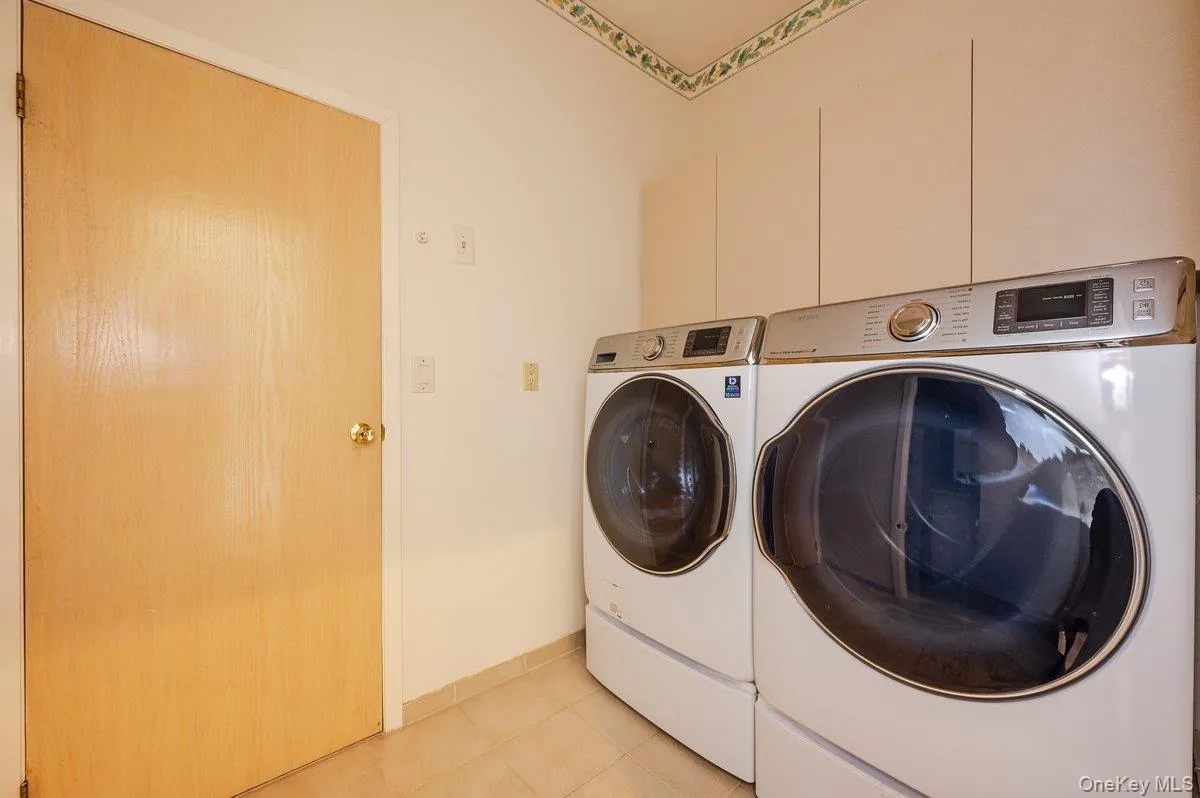 40 Cayuga Avenue, Hempstead, NY, 4 Bedrooms Bedrooms, 8 Rooms Rooms,4 BathroomsBathrooms,Residential Lease,For Rent,Cayuga,0,968245 40 Cayuga Avenue, Hempstead, NY, 4 Bedrooms Bedrooms, 8 Rooms Rooms,4 BathroomsBathrooms,Residential Lease,For Rent,Cayuga,0,968245