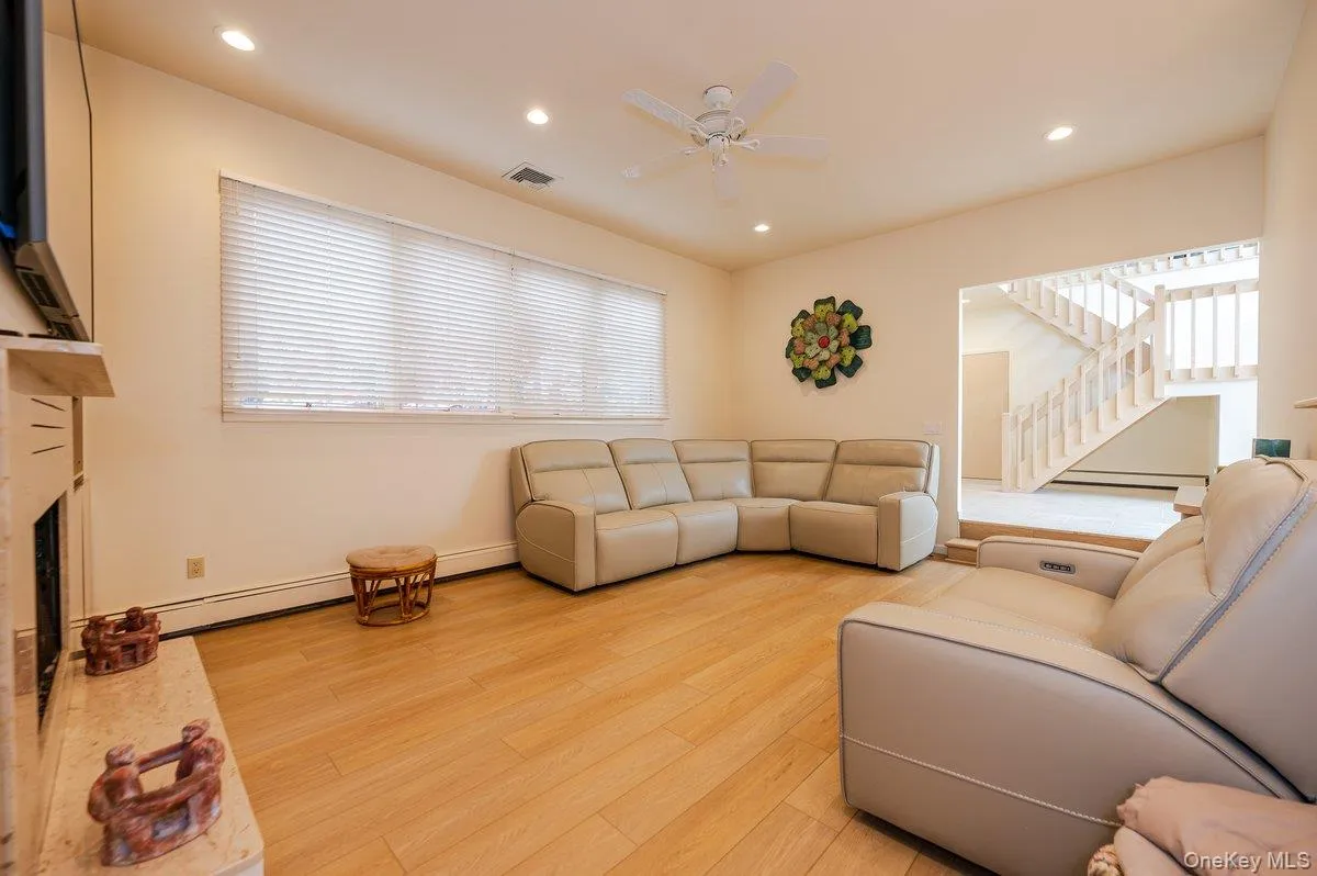 40 Cayuga Avenue, Hempstead, NY, 4 Bedrooms Bedrooms, 8 Rooms Rooms,4 BathroomsBathrooms,Residential Lease,For Rent,Cayuga,0,968245 40 Cayuga Avenue, Hempstead, NY, 4 Bedrooms Bedrooms, 8 Rooms Rooms,4 BathroomsBathrooms,Residential Lease,For Rent,Cayuga,0,968245