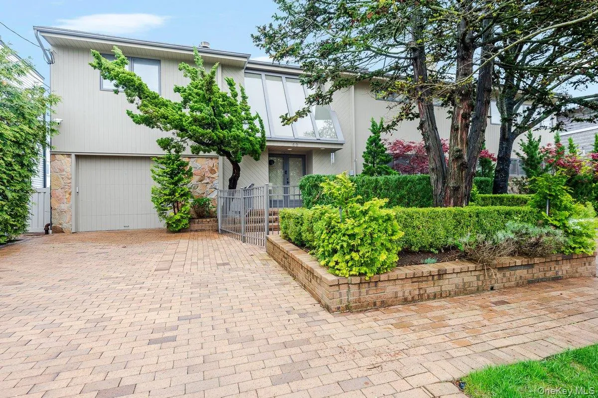 40 Cayuga Avenue, Hempstead, NY, 4 Bedrooms Bedrooms, 8 Rooms Rooms,4 BathroomsBathrooms,Residential Lease,For Rent,Cayuga,0,968245 40 Cayuga Avenue, Hempstead, NY, 4 Bedrooms Bedrooms, 8 Rooms Rooms,4 BathroomsBathrooms,Residential Lease,For Rent,Cayuga,0,968245