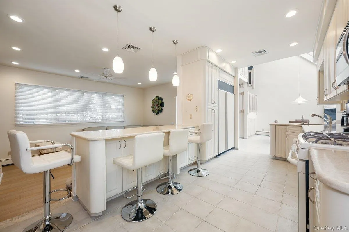 40 Cayuga Avenue, Hempstead, NY, 4 Bedrooms Bedrooms, 8 Rooms Rooms,4 BathroomsBathrooms,Residential Lease,For Rent,Cayuga,0,968245 40 Cayuga Avenue, Hempstead, NY, 4 Bedrooms Bedrooms, 8 Rooms Rooms,4 BathroomsBathrooms,Residential Lease,For Rent,Cayuga,0,968245