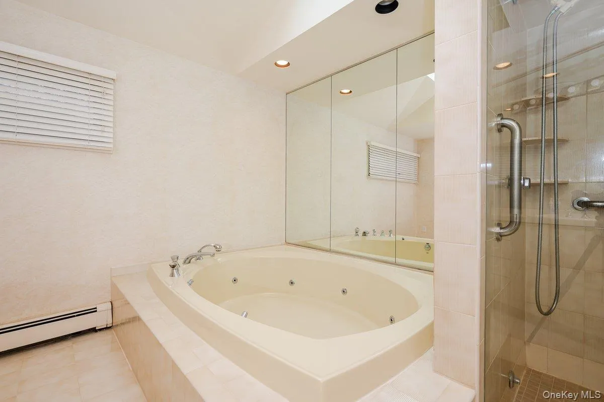 40 Cayuga Avenue, Hempstead, NY, 4 Bedrooms Bedrooms, 8 Rooms Rooms,4 BathroomsBathrooms,Residential Lease,For Rent,Cayuga,0,968245 40 Cayuga Avenue, Hempstead, NY, 4 Bedrooms Bedrooms, 8 Rooms Rooms,4 BathroomsBathrooms,Residential Lease,For Rent,Cayuga,0,968245