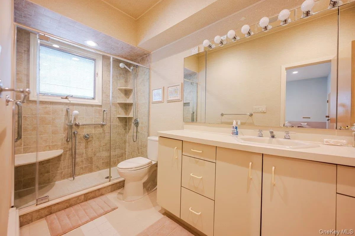 40 Cayuga Avenue, Hempstead, NY, 4 Bedrooms Bedrooms, 8 Rooms Rooms,4 BathroomsBathrooms,Residential Lease,For Rent,Cayuga,0,968245 40 Cayuga Avenue, Hempstead, NY, 4 Bedrooms Bedrooms, 8 Rooms Rooms,4 BathroomsBathrooms,Residential Lease,For Rent,Cayuga,0,968245