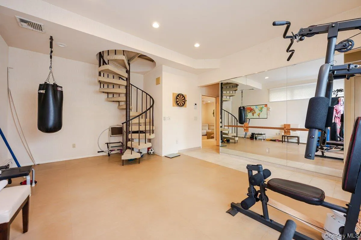 40 Cayuga Avenue, Hempstead, NY, 4 Bedrooms Bedrooms, 8 Rooms Rooms,4 BathroomsBathrooms,Residential Lease,For Rent,Cayuga,0,968245 40 Cayuga Avenue, Hempstead, NY, 4 Bedrooms Bedrooms, 8 Rooms Rooms,4 BathroomsBathrooms,Residential Lease,For Rent,Cayuga,0,968245