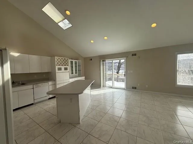 310 Jersey Avenue, Warwick (town), NY, 1 Bedroom Bedrooms, 3 Rooms Rooms,1 BathroomBathrooms,Residential Lease,For Rent,Jersey,0,968265 310 Jersey Avenue, Warwick (town), NY, 1 Bedroom Bedrooms, 3 Rooms Rooms,1 BathroomBathrooms,Residential Lease,For Rent,Jersey,0,968265