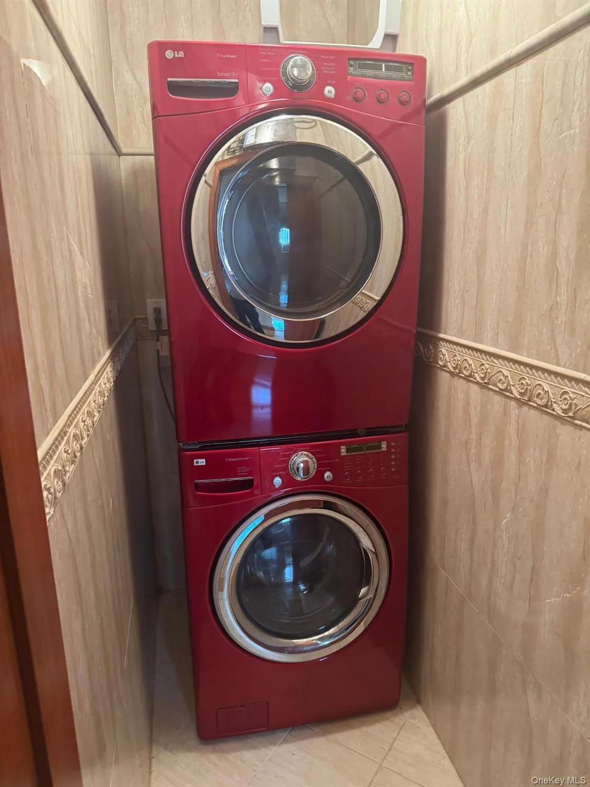 138-54 Hoover Avenue, New York, NY, 2 Bedrooms Bedrooms, 6 Rooms Rooms,2 BathroomsBathrooms,Residential Lease,For Rent,Hoover,0,968285 138-54 Hoover Avenue, New York, NY, 2 Bedrooms Bedrooms, 6 Rooms Rooms,2 BathroomsBathrooms,Residential Lease,For Rent,Hoover,0,968285