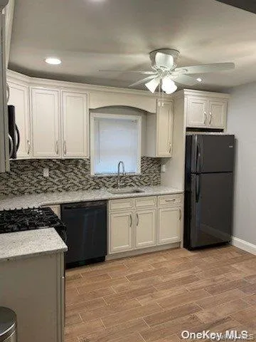 17 Myrtle Street, North Hempstead, NY, 2 Bedrooms Bedrooms, 4 Rooms Rooms,1 BathroomBathrooms,Residential Lease,For Rent,Myrtle,0,968288 17 Myrtle Street, North Hempstead, NY, 2 Bedrooms Bedrooms, 4 Rooms Rooms,1 BathroomBathrooms,Residential Lease,For Rent,Myrtle,0,968288