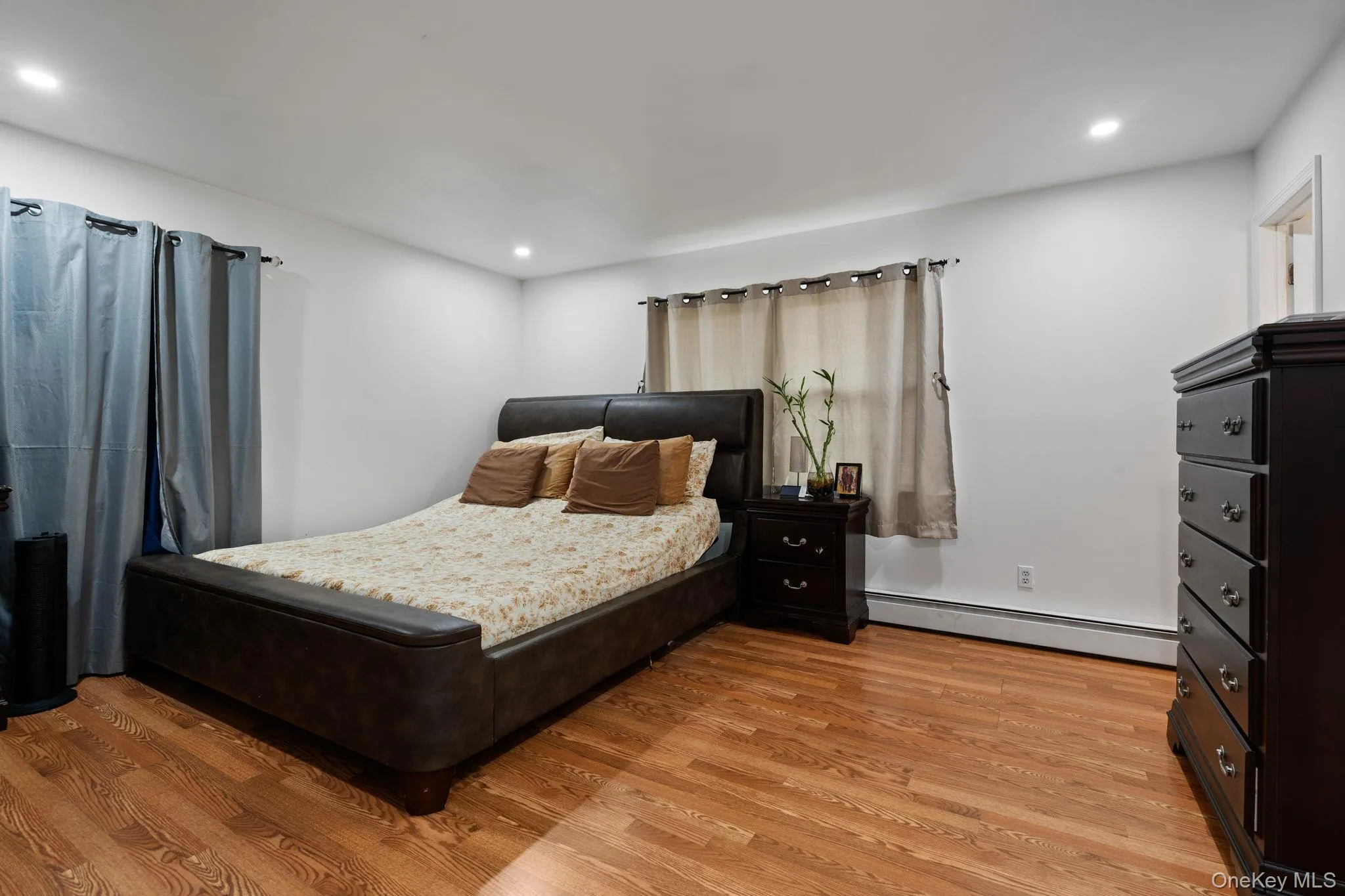 With ensuite bath and walk-in closet With ensuite bath and walk-in closet