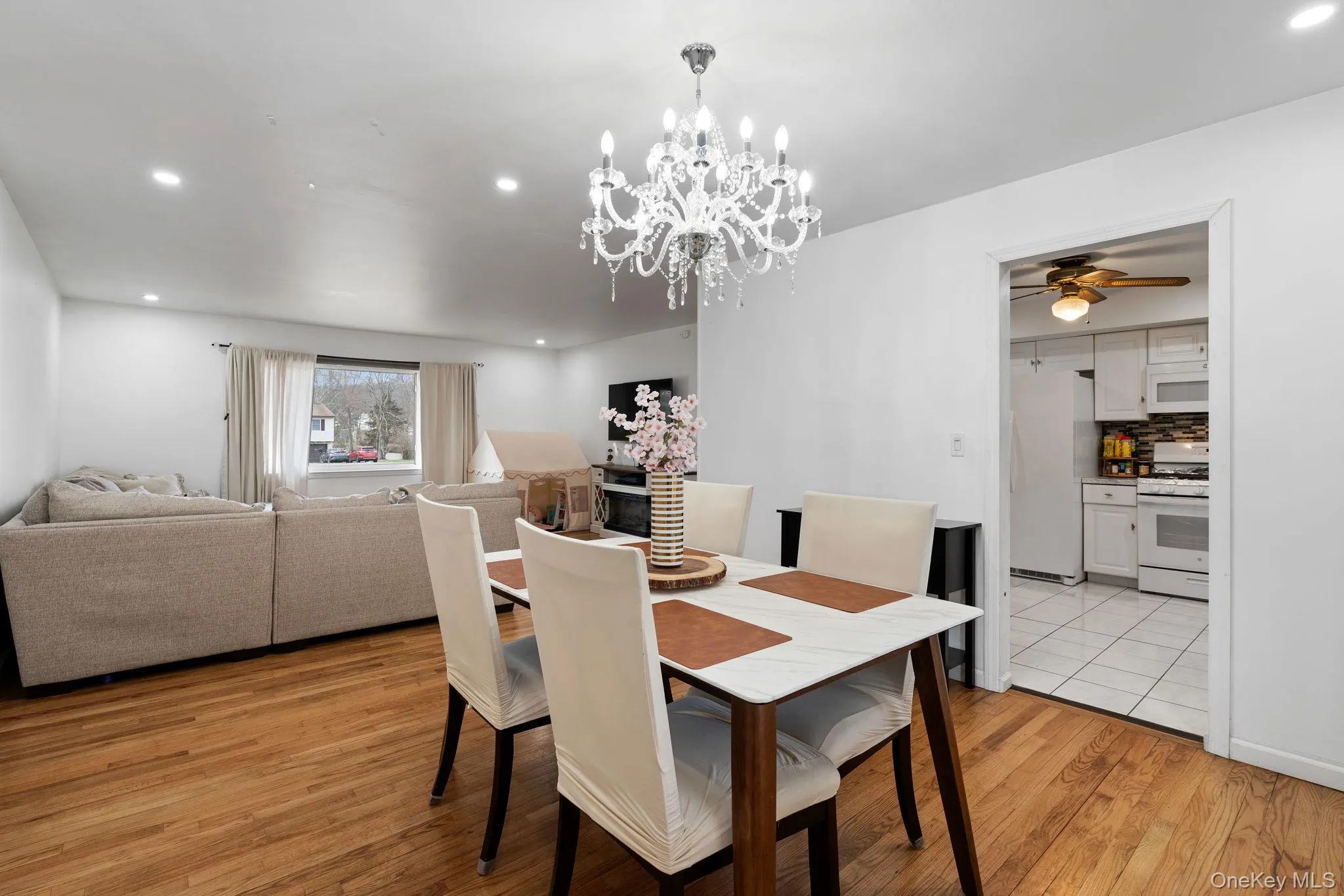 41 Rutledge Avenue, Woodbury, NY, 3 Bedrooms Bedrooms, 10 Rooms Rooms,3 BathroomsBathrooms,Residential Sale,For Rent,Rutledge,0,968339 41 Rutledge Avenue, Woodbury, NY, 3 Bedrooms Bedrooms, 10 Rooms Rooms,3 BathroomsBathrooms,Residential Sale,For Rent,Rutledge,0,968339
