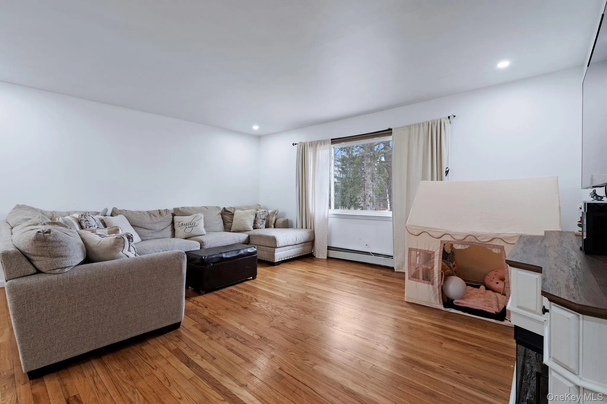 41 Rutledge Avenue, Woodbury, NY, 3 Bedrooms Bedrooms, 10 Rooms Rooms,3 BathroomsBathrooms,Residential Sale,For Rent,Rutledge,0,968339 41 Rutledge Avenue, Woodbury, NY, 3 Bedrooms Bedrooms, 10 Rooms Rooms,3 BathroomsBathrooms,Residential Sale,For Rent,Rutledge,0,968339