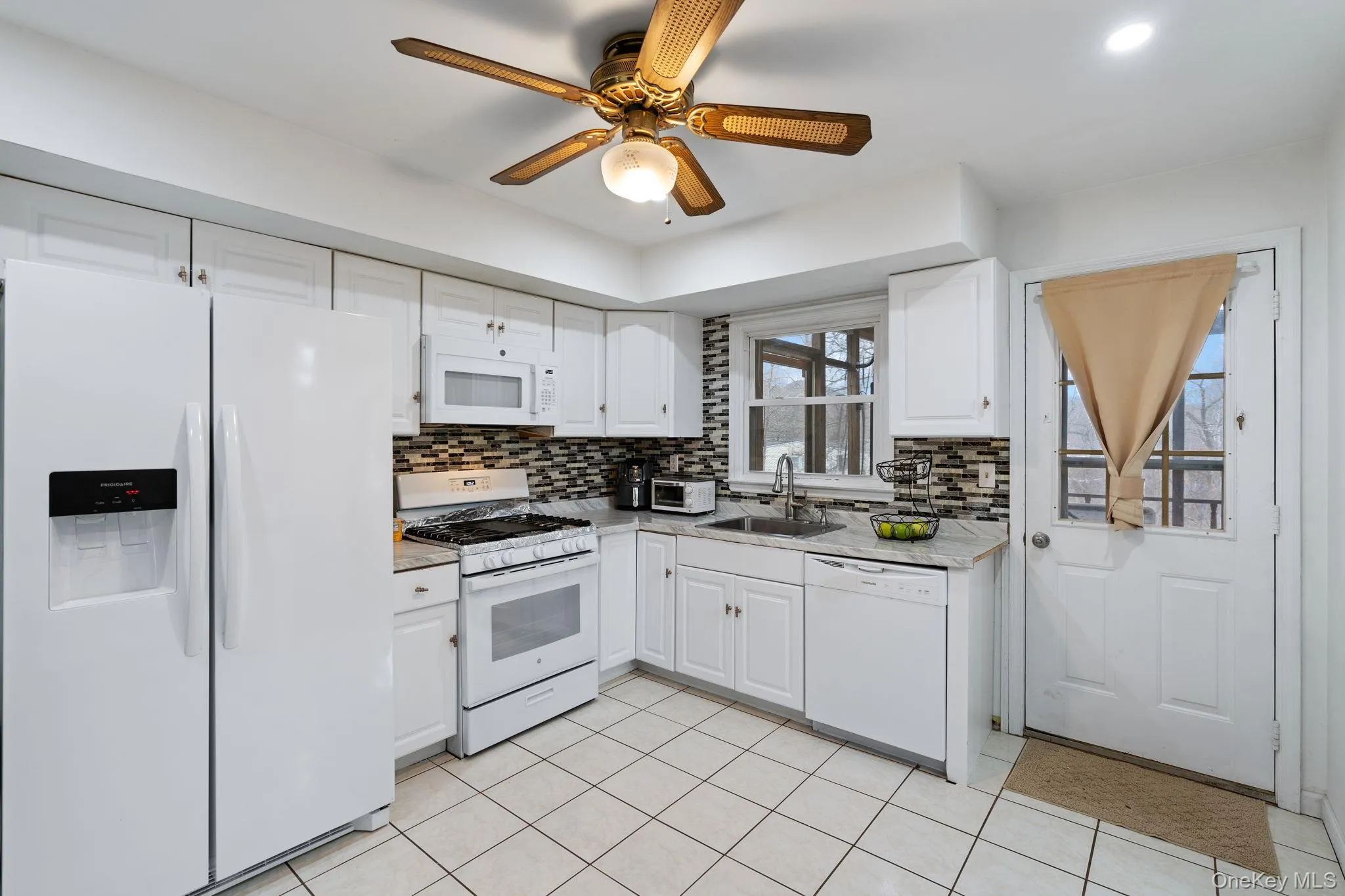 41 Rutledge Avenue, Woodbury, NY, 3 Bedrooms Bedrooms, 10 Rooms Rooms,3 BathroomsBathrooms,Residential Sale,For Rent,Rutledge,0,968339 41 Rutledge Avenue, Woodbury, NY, 3 Bedrooms Bedrooms, 10 Rooms Rooms,3 BathroomsBathrooms,Residential Sale,For Rent,Rutledge,0,968339
