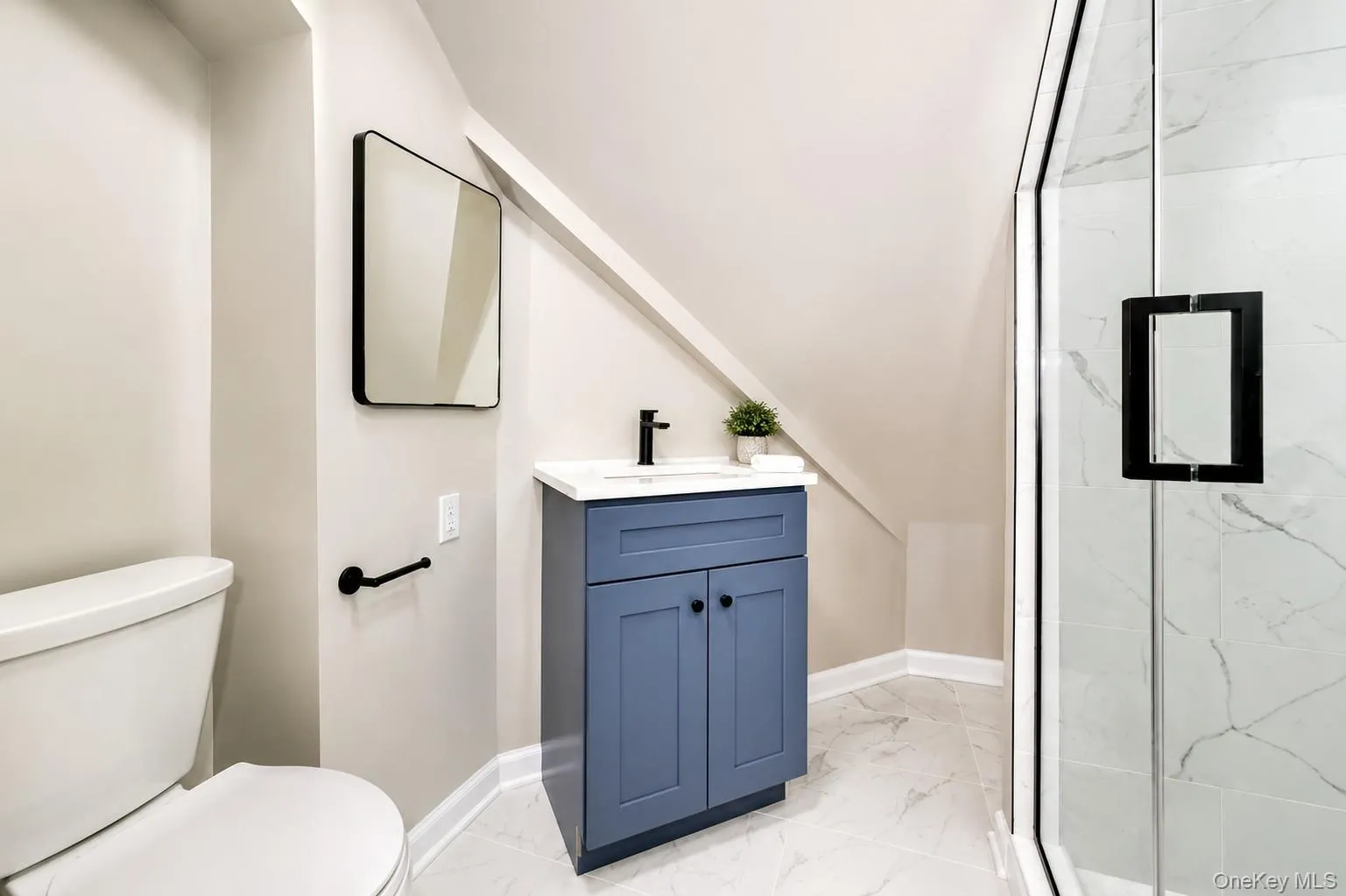 Full bathroom on 2nd level Full bathroom on 2nd level