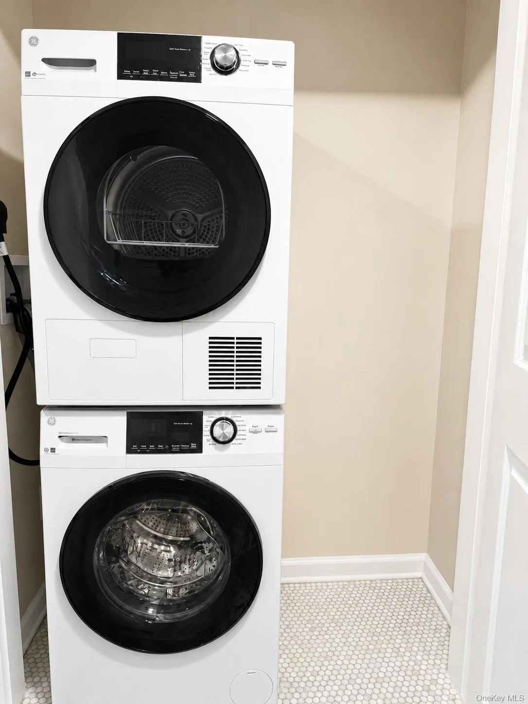 NEW full size washer and dryer NEW full size washer and dryer