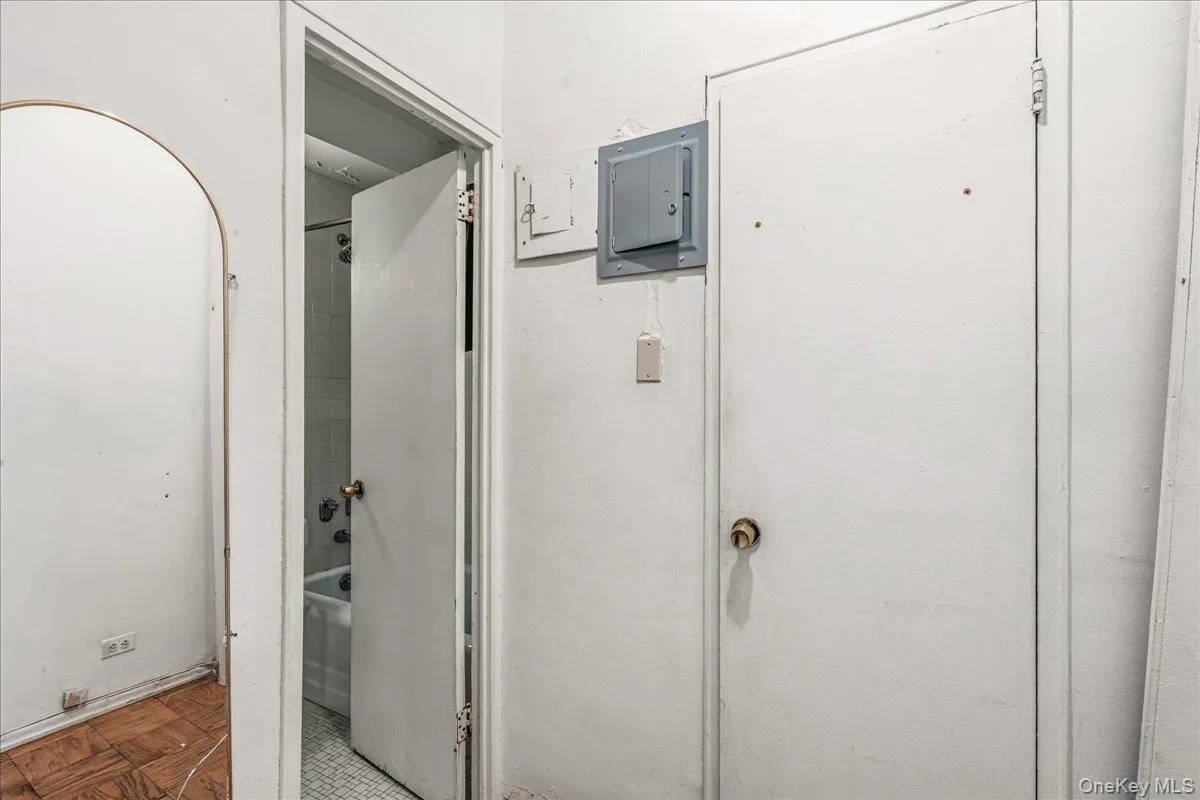 305 40th Street, New York, NY, 2 Rooms Rooms,1 BathroomBathrooms,Residential,For Rent,40th,0,968406 305 40th Street, New York, NY, 2 Rooms Rooms,1 BathroomBathrooms,Residential,For Rent,40th,0,968406