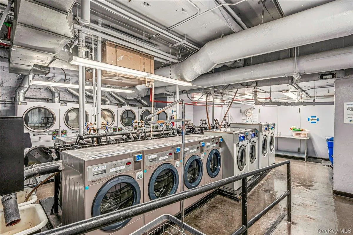 305 40th Street, New York, NY, 2 Rooms Rooms,1 BathroomBathrooms,Residential,For Rent,40th,0,968406 305 40th Street, New York, NY, 2 Rooms Rooms,1 BathroomBathrooms,Residential,For Rent,40th,0,968406