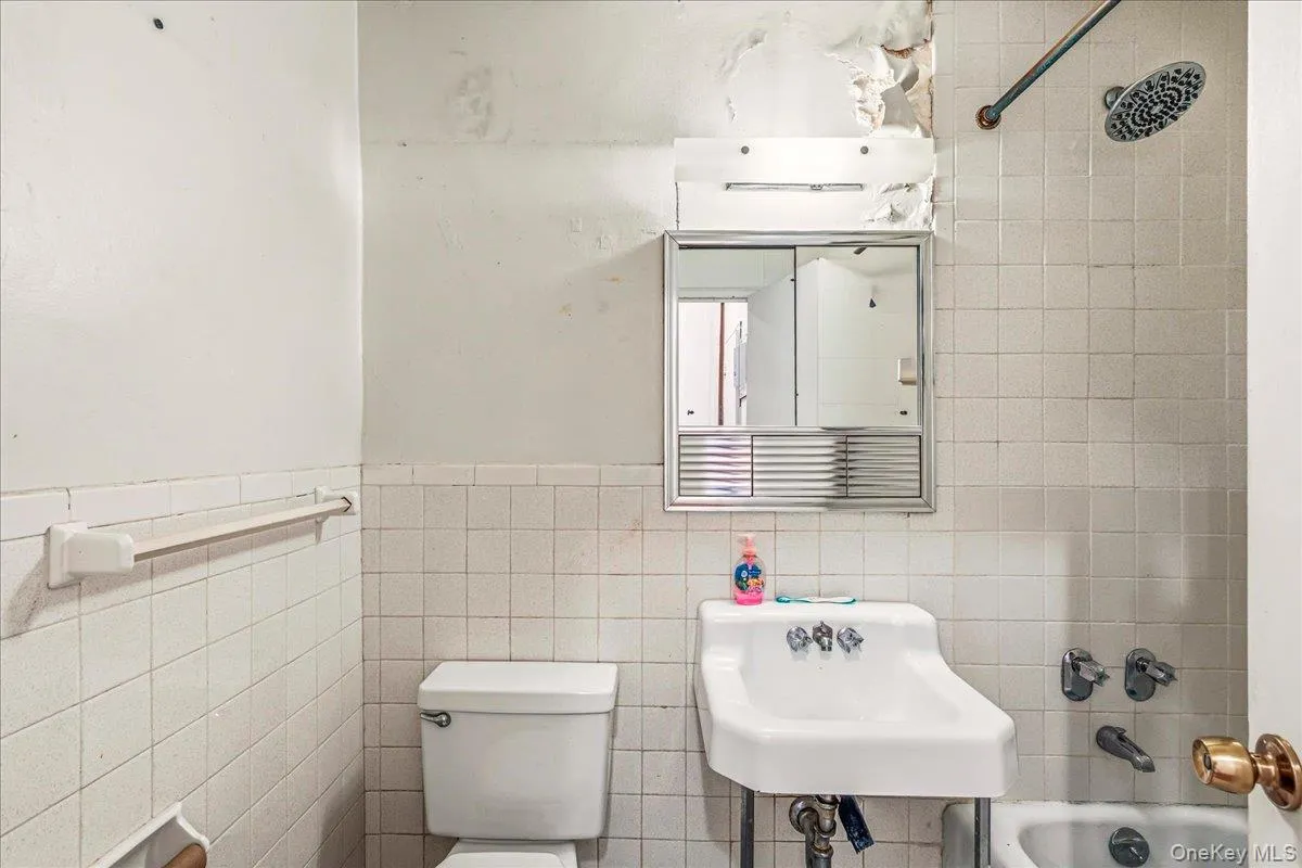 305 40th Street, New York, NY, 2 Rooms Rooms,1 BathroomBathrooms,Residential,For Rent,40th,0,968406 305 40th Street, New York, NY, 2 Rooms Rooms,1 BathroomBathrooms,Residential,For Rent,40th,0,968406