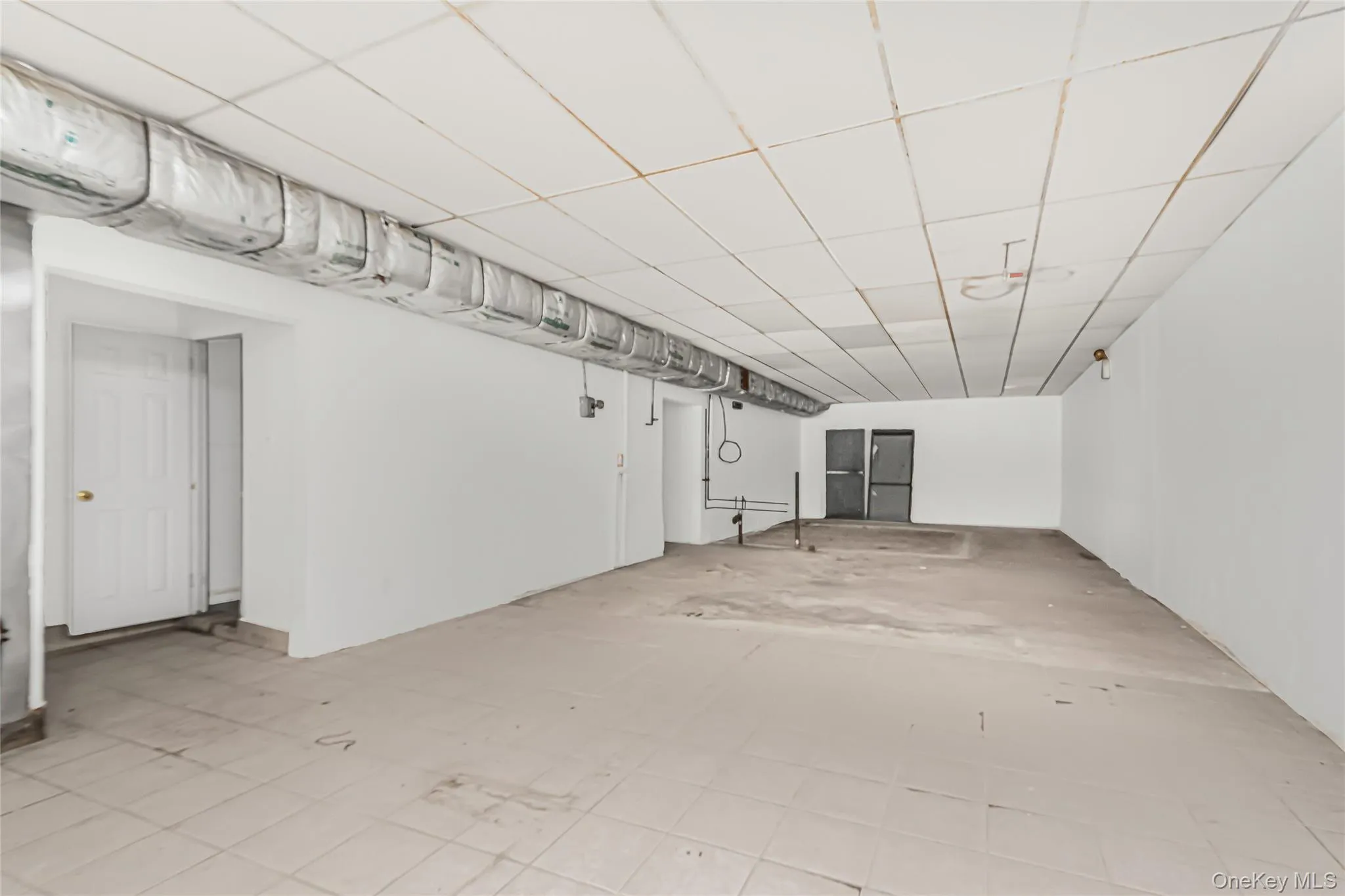 Room featuring a paneled ceiling Room featuring a paneled ceiling