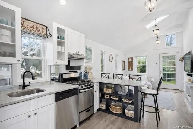 435 Montauk Highway, Southampton, NY, 2 Bedrooms Bedrooms, 4 Rooms Rooms,1 BathroomBathrooms,Residential Lease,For Rent,Montauk,0,968478 435 Montauk Highway, Southampton, NY, 2 Bedrooms Bedrooms, 4 Rooms Rooms,1 BathroomBathrooms,Residential Lease,For Rent,Montauk,0,968478