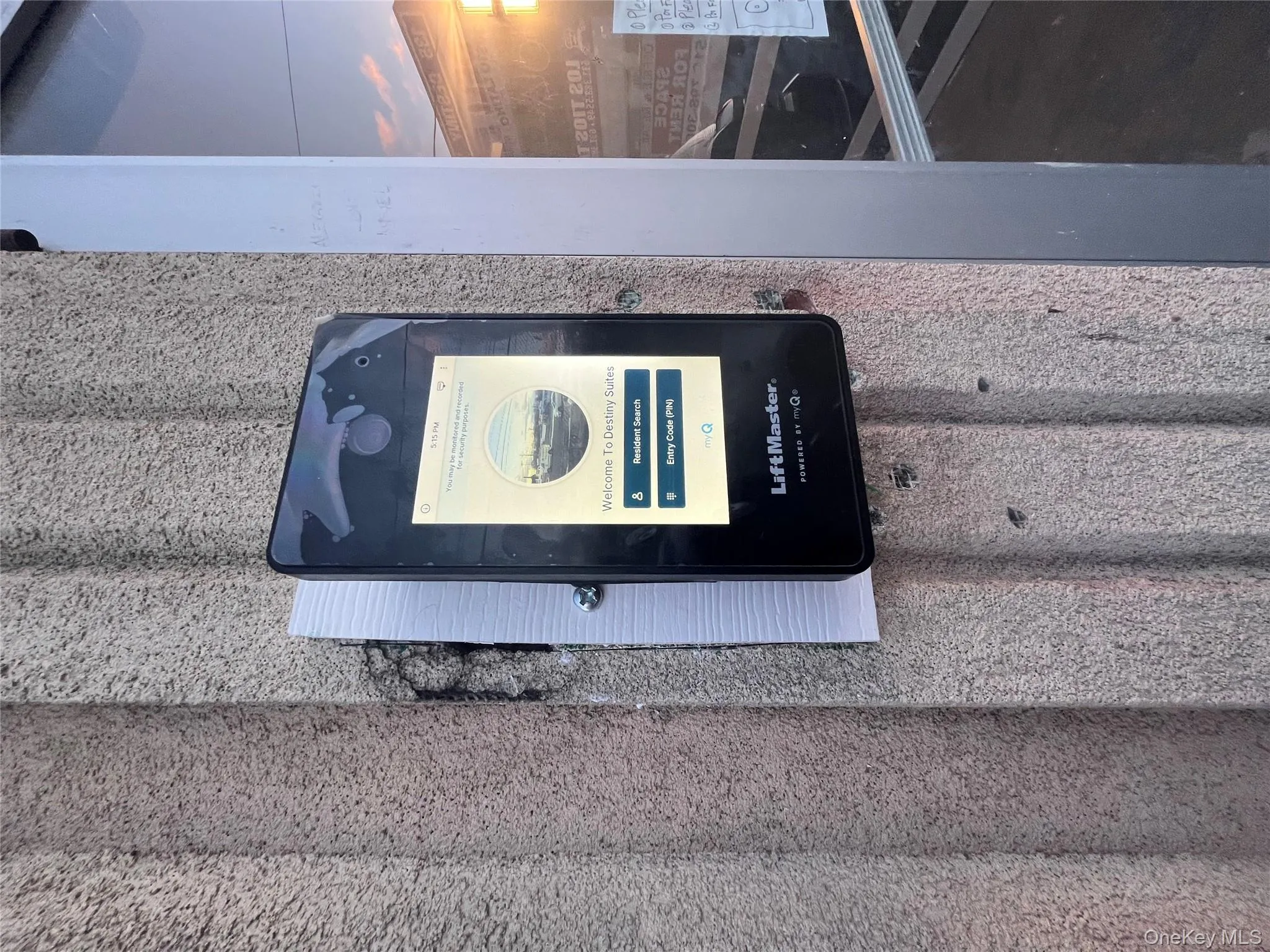 Keyless entry to building Keyless entry to building