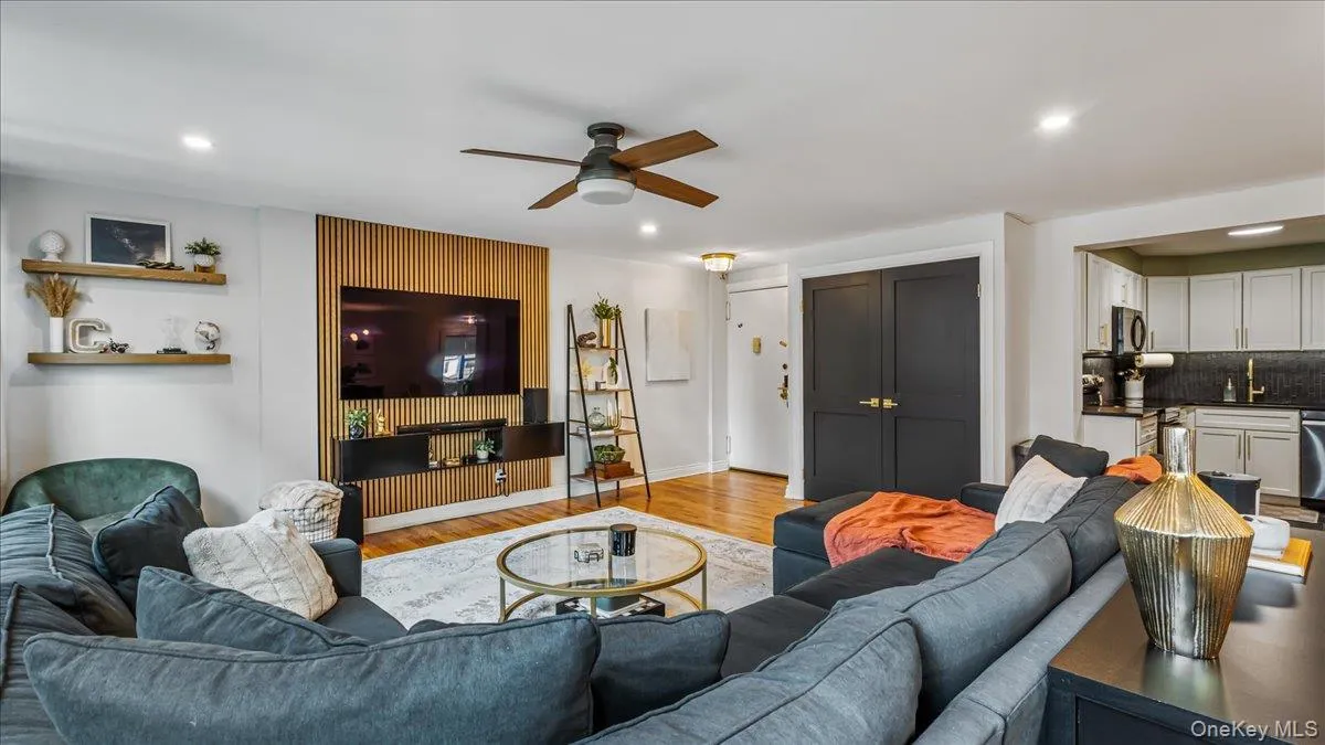 10-24 166th Street, New York, NY, 2 Bedrooms Bedrooms, 5 Rooms Rooms,1 BathroomBathrooms,Residential,For Rent,166th,0,968491 10-24 166th Street, New York, NY, 2 Bedrooms Bedrooms, 5 Rooms Rooms,1 BathroomBathrooms,Residential,For Rent,166th,0,968491