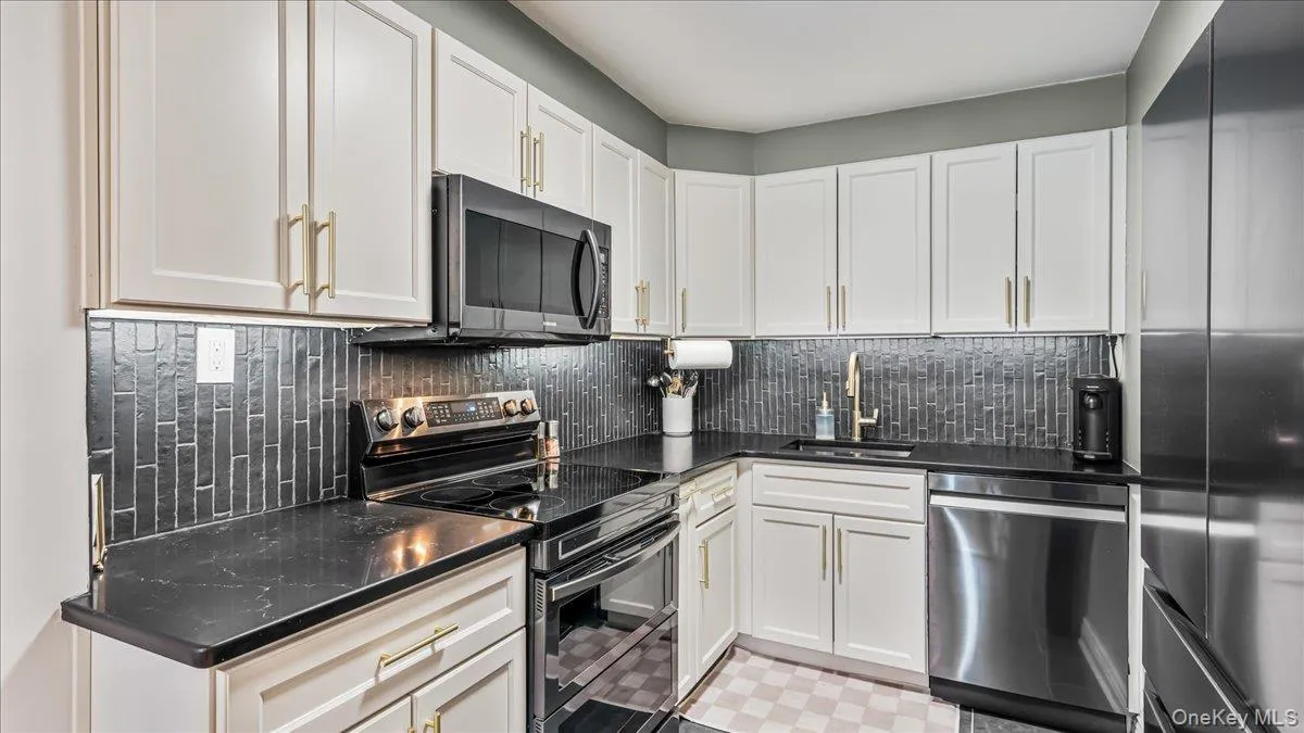 10-24 166th Street, New York, NY, 2 Bedrooms Bedrooms, 5 Rooms Rooms,1 BathroomBathrooms,Residential,For Rent,166th,0,968491 10-24 166th Street, New York, NY, 2 Bedrooms Bedrooms, 5 Rooms Rooms,1 BathroomBathrooms,Residential,For Rent,166th,0,968491
