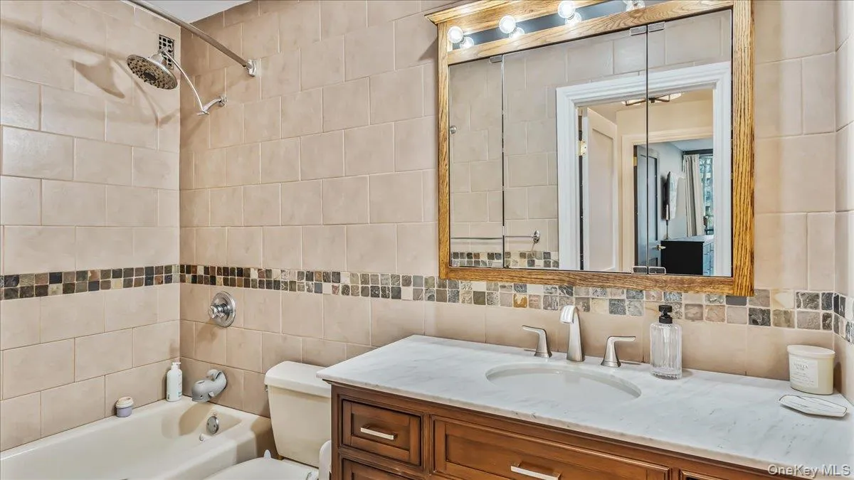 10-24 166th Street, New York, NY, 2 Bedrooms Bedrooms, 5 Rooms Rooms,1 BathroomBathrooms,Residential,For Rent,166th,0,968491 10-24 166th Street, New York, NY, 2 Bedrooms Bedrooms, 5 Rooms Rooms,1 BathroomBathrooms,Residential,For Rent,166th,0,968491