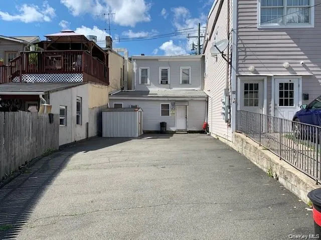 Rear parking space Rear parking space