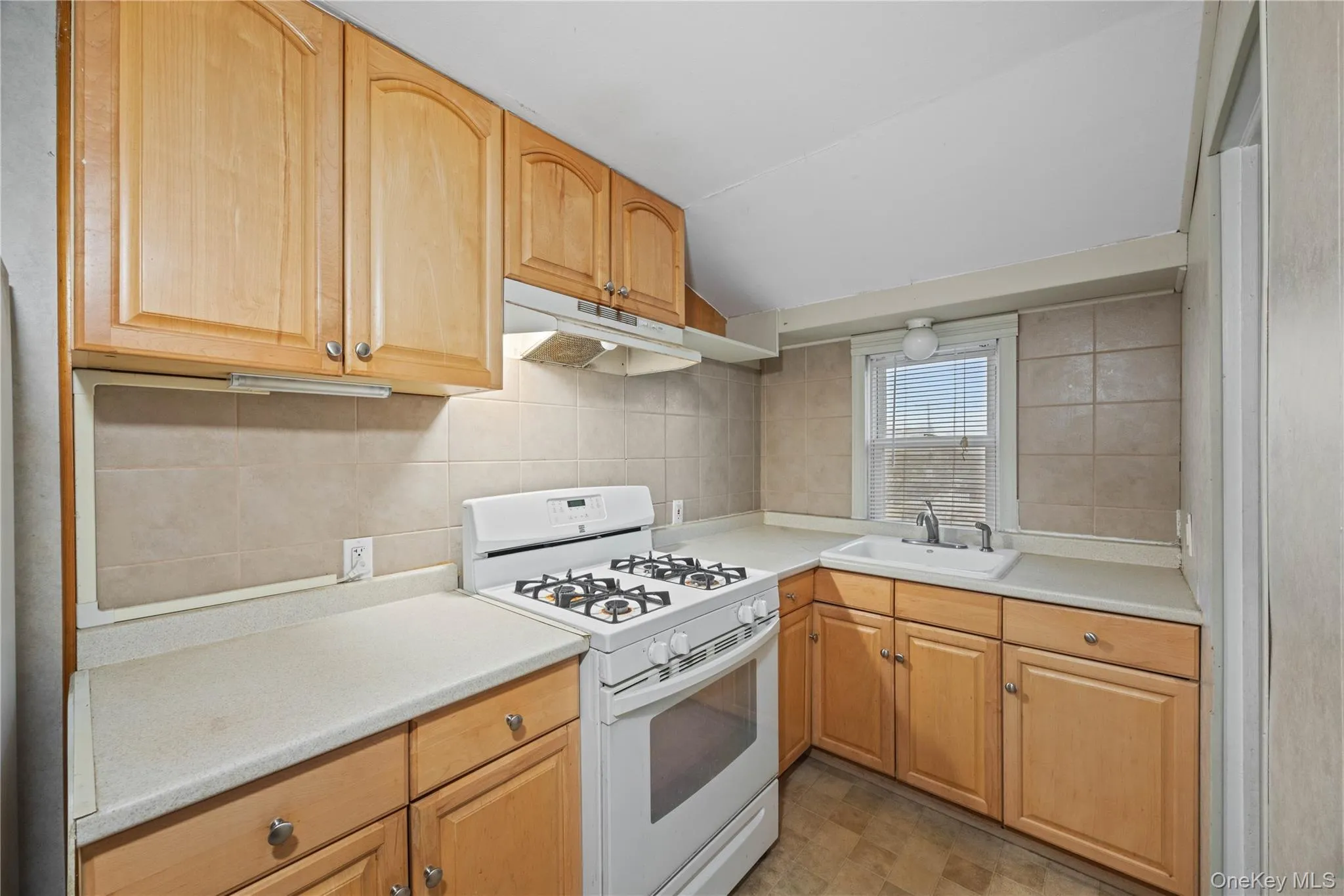 96 Warwick Road, Hempstead, NY, 2 Bedrooms Bedrooms, 4 Rooms Rooms,1 BathroomBathrooms,Residential Lease,For Rent,Warwick,0,968558 96 Warwick Road, Hempstead, NY, 2 Bedrooms Bedrooms, 4 Rooms Rooms,1 BathroomBathrooms,Residential Lease,For Rent,Warwick,0,968558