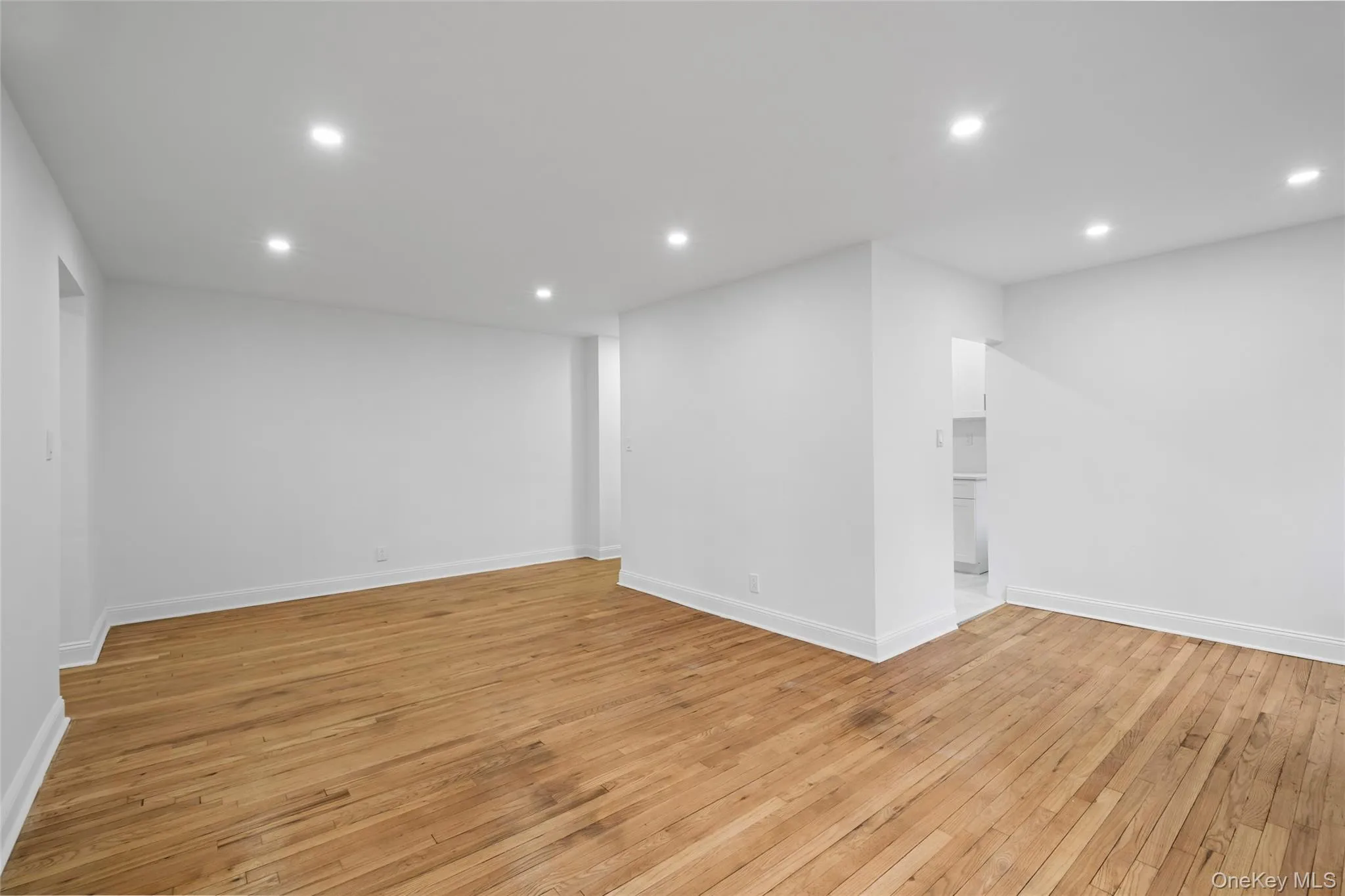 6535 Yellowstone Boulevard, New York, NY, 2 Bedrooms Bedrooms, 5 Rooms Rooms,1 BathroomBathrooms,Residential Sale,For Rent,Yellowstone,0,968569 6535 Yellowstone Boulevard, New York, NY, 2 Bedrooms Bedrooms, 5 Rooms Rooms,1 BathroomBathrooms,Residential Sale,For Rent,Yellowstone,0,968569
