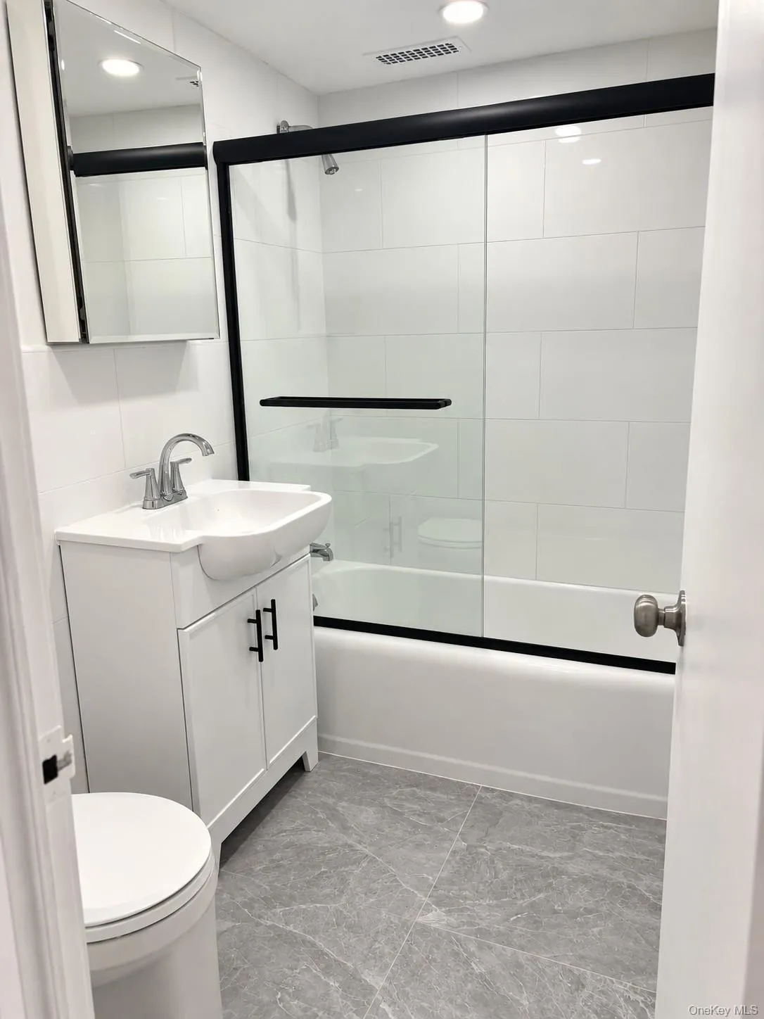 3215 H Avenue, New York, NY, 3 Bedrooms Bedrooms, 6 Rooms Rooms,2 BathroomsBathrooms,Residential,For Rent,H,0,968593 3215 H Avenue, New York, NY, 3 Bedrooms Bedrooms, 6 Rooms Rooms,2 BathroomsBathrooms,Residential,For Rent,H,0,968593