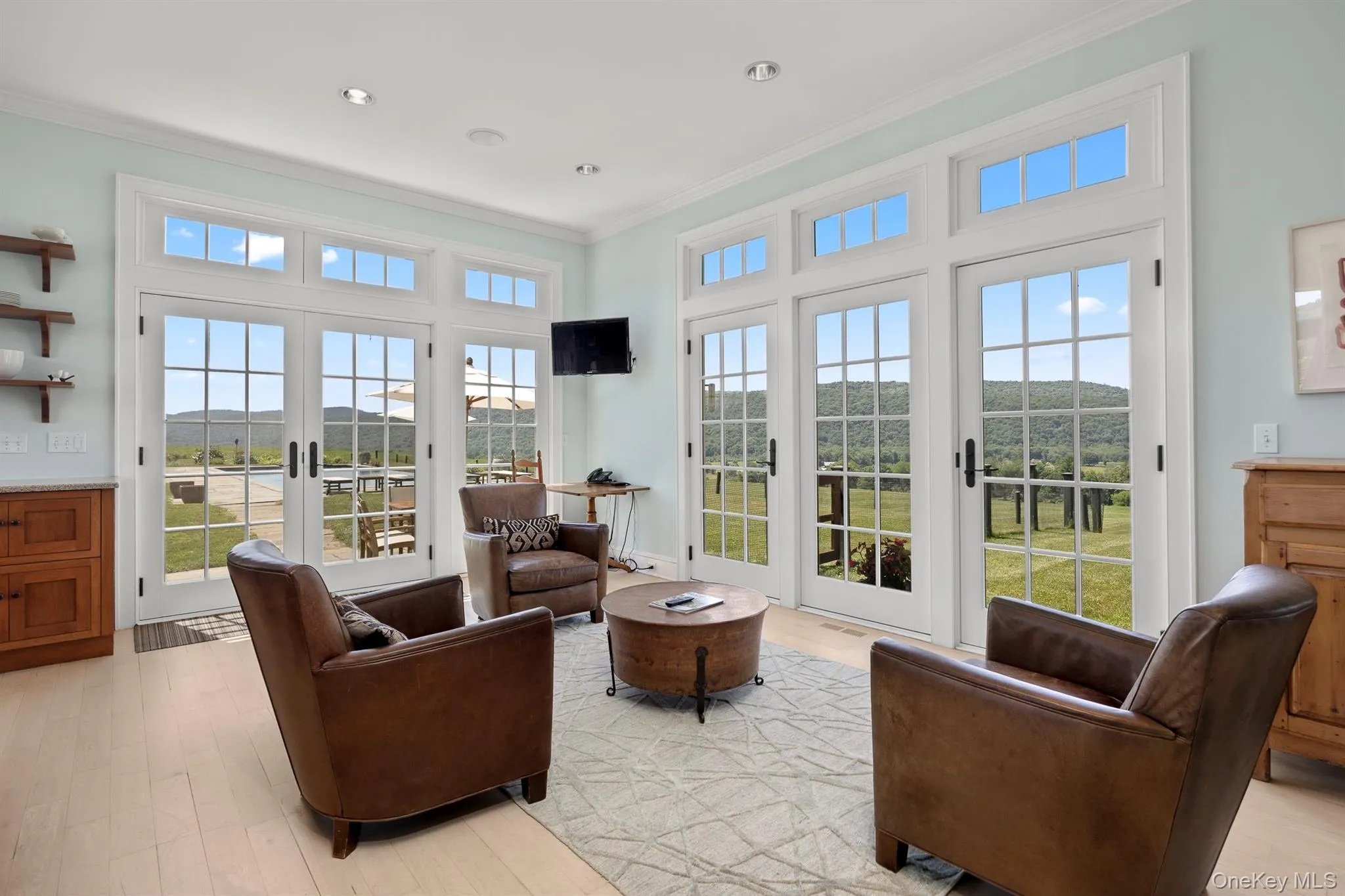 Lovely Seating Areas Throughout the Home, Take Advantage of the 360 Degree Views Lovely Seating Areas Throughout the Home, Take Advantage of the 360 Degree Views