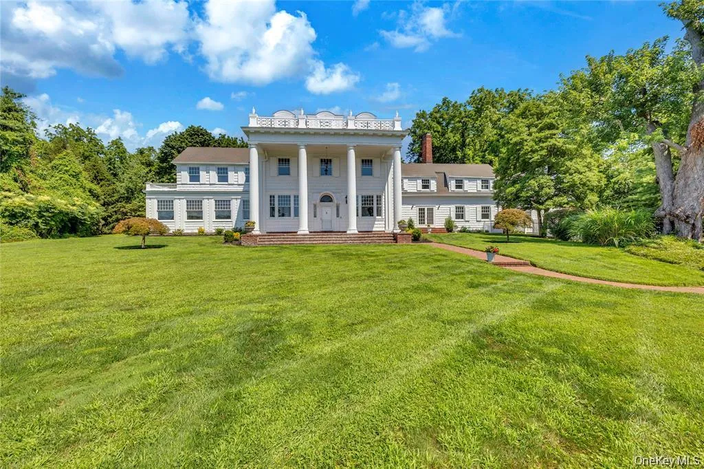 Plenty of Grassy Areas on Front and Back Yards. Plenty of Grassy Areas on Front and Back Yards.