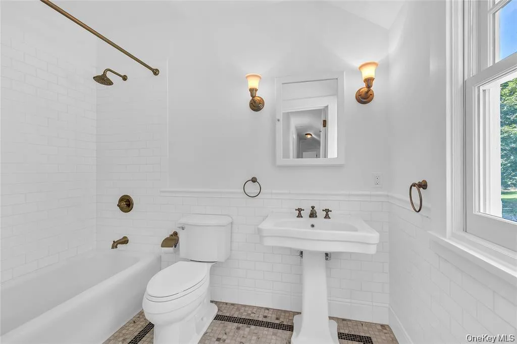 One of the 5 Full Bathrooms One of the 5 Full Bathrooms