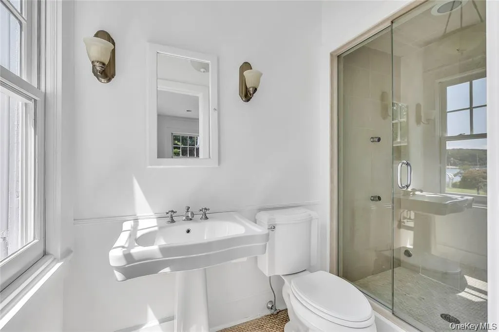 First Floor Ensuite Bathroom First Floor Ensuite Bathroom