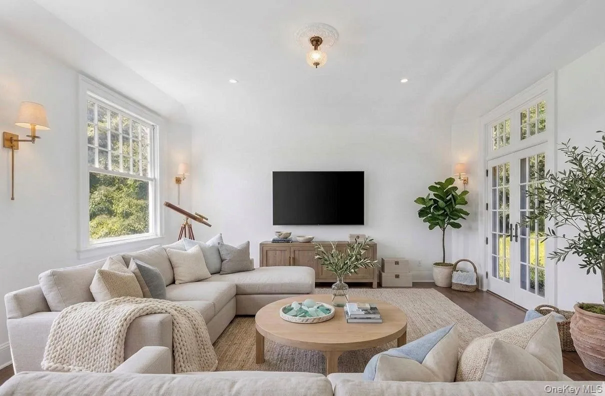 Family Room - virtually staged furniture Family Room - virtually staged furniture