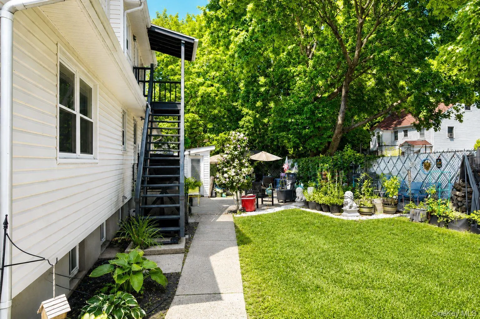 Backyard rear entrance to unit. Backyard rear entrance to unit.