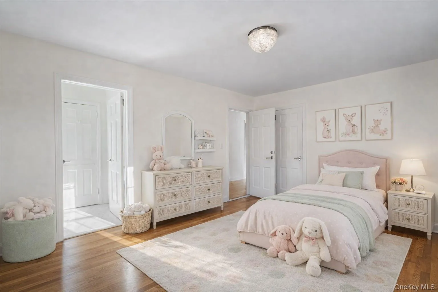 Staged 2nd Bedroom with shared en suite full bathroom. Staged 2nd Bedroom with shared en suite full bathroom.