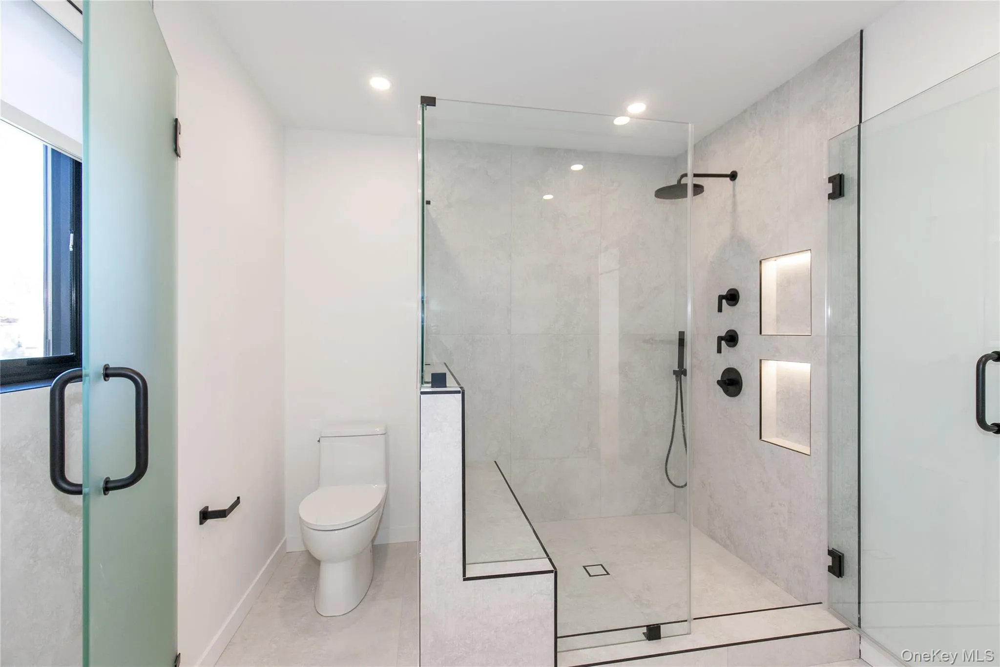 1 Bentley Road, North Hempstead, NY, 5 Bedrooms Bedrooms, 10 Rooms Rooms,4 BathroomsBathrooms,Residential,For Rent,Bentley,0,968667 1 Bentley Road, North Hempstead, NY, 5 Bedrooms Bedrooms, 10 Rooms Rooms,4 BathroomsBathrooms,Residential,For Rent,Bentley,0,968667