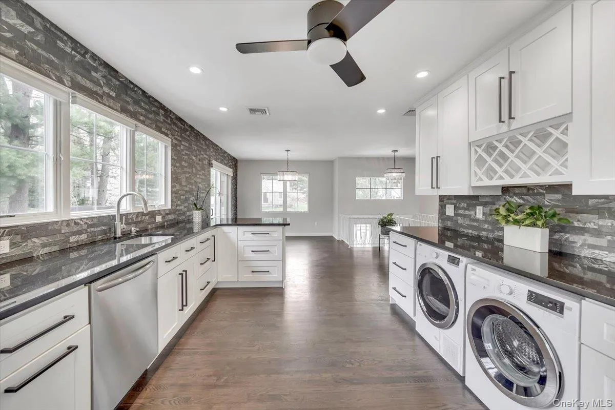 10 Sandhage Drive, Orangetown, NY, 3 Bedrooms Bedrooms, 8 Rooms Rooms,1 BathroomBathrooms,Residential Lease,For Rent,Sandhage,0,968743 10 Sandhage Drive, Orangetown, NY, 3 Bedrooms Bedrooms, 8 Rooms Rooms,1 BathroomBathrooms,Residential Lease,For Rent,Sandhage,0,968743