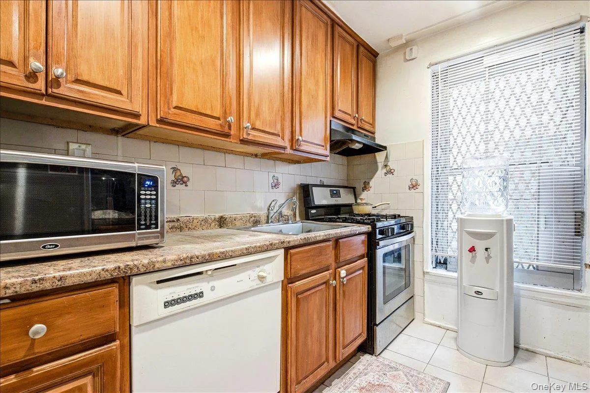 139-05 85th Drive, New York, NY, 2 Bedrooms Bedrooms, 5 Rooms Rooms,1 BathroomBathrooms,Residential,For Rent,85th,0,968791 139-05 85th Drive, New York, NY, 2 Bedrooms Bedrooms, 5 Rooms Rooms,1 BathroomBathrooms,Residential,For Rent,85th,0,968791