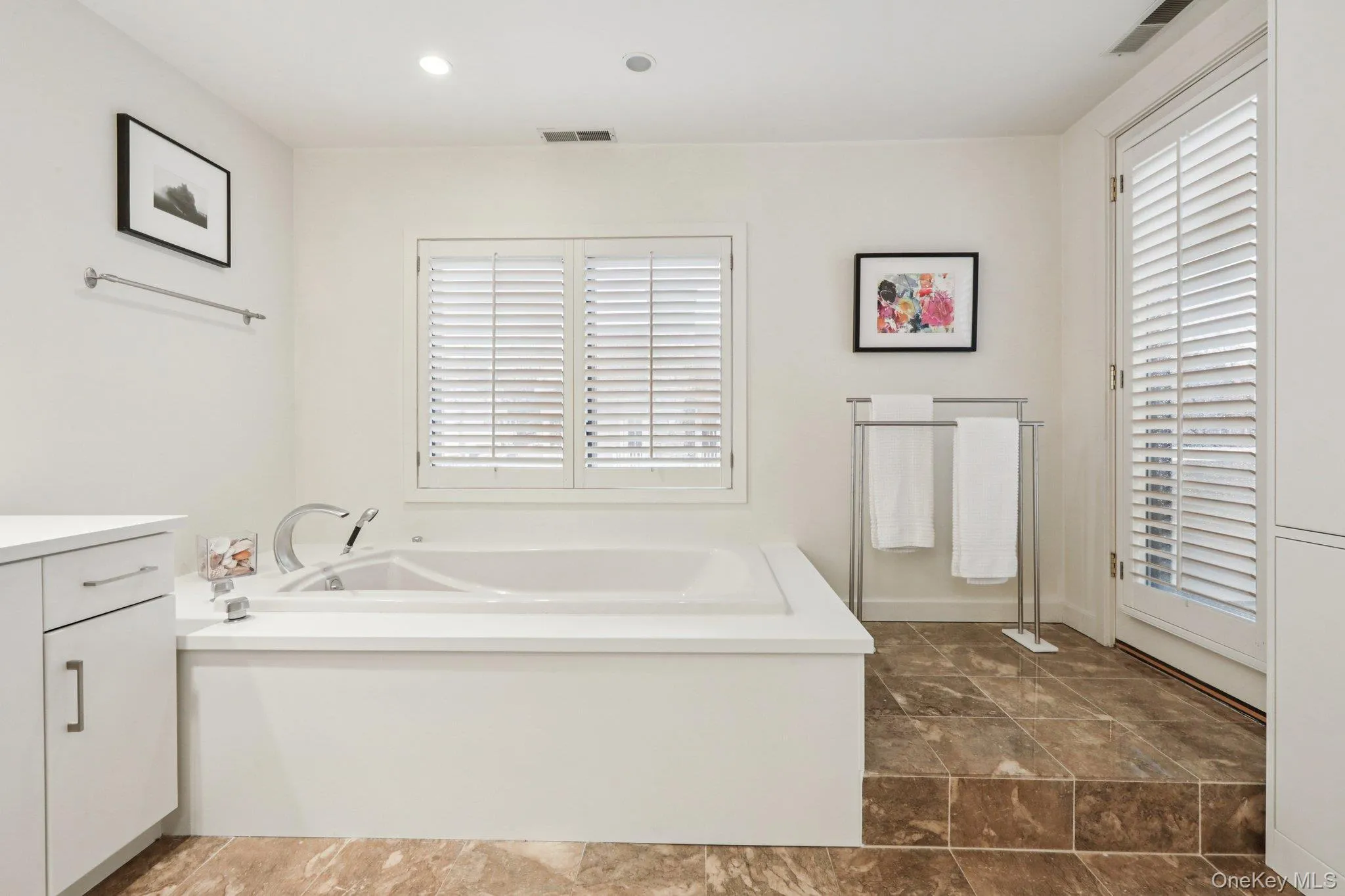 Soaking tub Soaking tub
