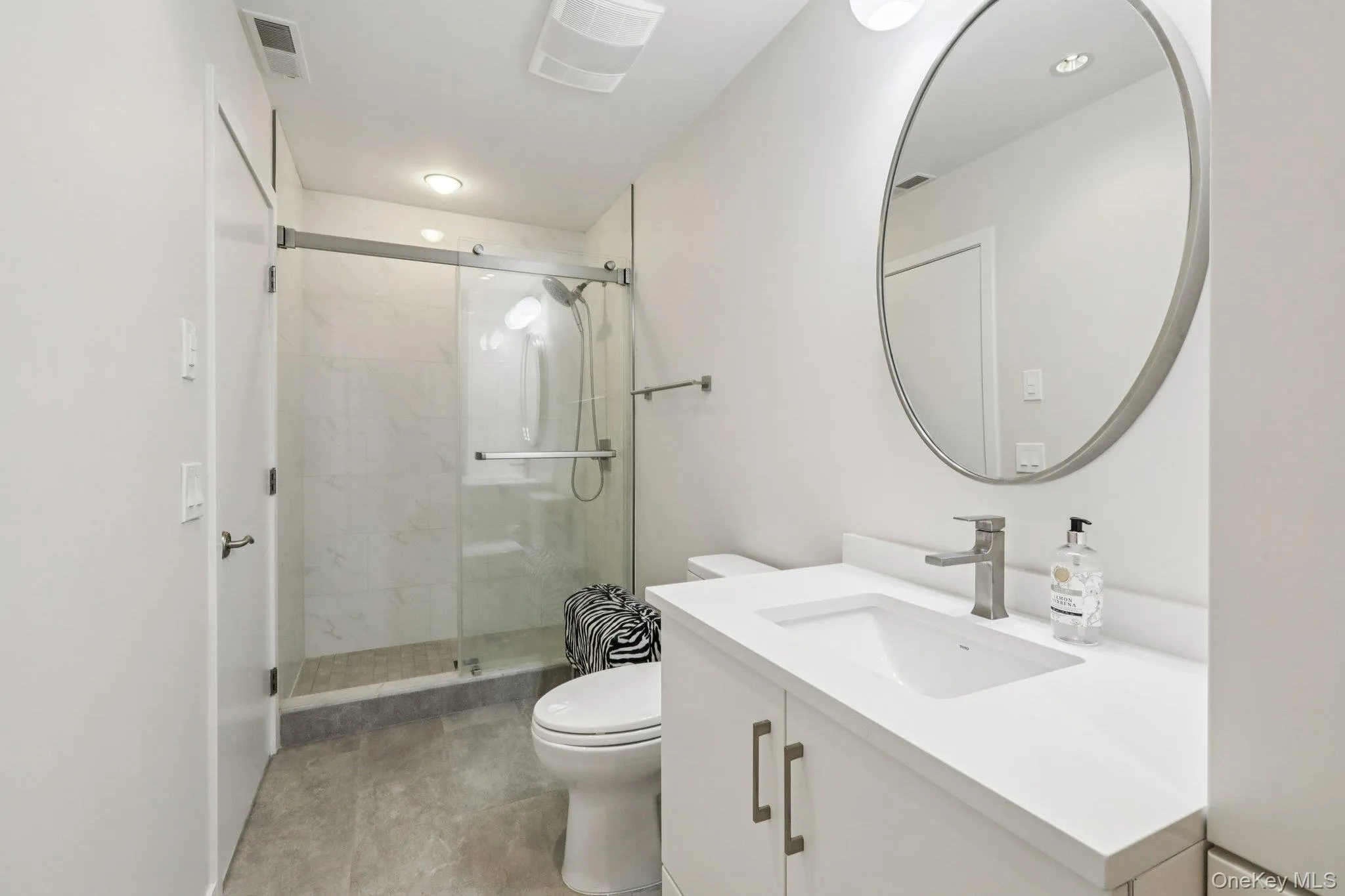 2nd Bathroom serves bedrooms 2 and 3 2nd Bathroom serves bedrooms 2 and 3