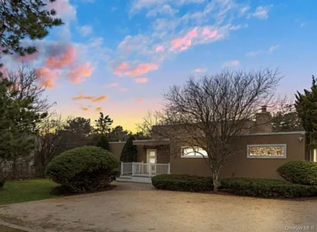 32 Lewis Road, Southampton, NY, 4 Bedrooms Bedrooms, 8 Rooms Rooms,2 BathroomsBathrooms,Residential Lease,For Rent,Lewis,0,968832 32 Lewis Road, Southampton, NY, 4 Bedrooms Bedrooms, 8 Rooms Rooms,2 BathroomsBathrooms,Residential Lease,For Rent,Lewis,0,968832