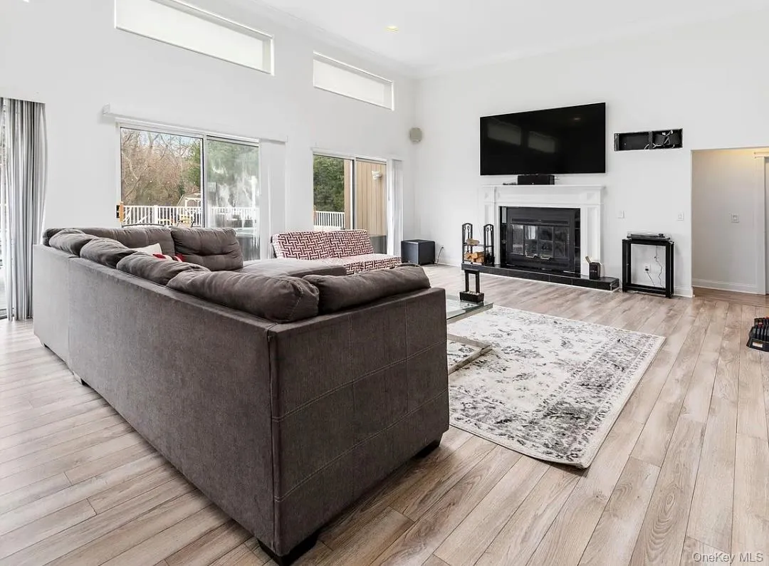 32 Lewis Road, Southampton, NY, 4 Bedrooms Bedrooms, 8 Rooms Rooms,2 BathroomsBathrooms,Residential Lease,For Rent,Lewis,0,968832 32 Lewis Road, Southampton, NY, 4 Bedrooms Bedrooms, 8 Rooms Rooms,2 BathroomsBathrooms,Residential Lease,For Rent,Lewis,0,968832