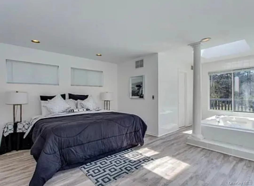 32 Lewis Road, Southampton, NY, 4 Bedrooms Bedrooms, 8 Rooms Rooms,2 BathroomsBathrooms,Residential Lease,For Rent,Lewis,0,968832 32 Lewis Road, Southampton, NY, 4 Bedrooms Bedrooms, 8 Rooms Rooms,2 BathroomsBathrooms,Residential Lease,For Rent,Lewis,0,968832