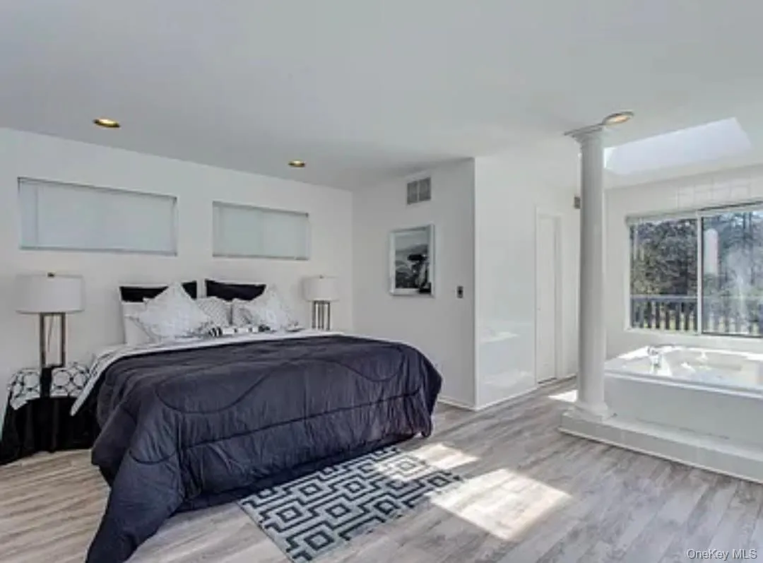 32 Lewis Road, Southampton, NY, 4 Bedrooms Bedrooms, 8 Rooms Rooms,2 BathroomsBathrooms,Residential Lease,For Rent,Lewis,0,968832 32 Lewis Road, Southampton, NY, 4 Bedrooms Bedrooms, 8 Rooms Rooms,2 BathroomsBathrooms,Residential Lease,For Rent,Lewis,0,968832
