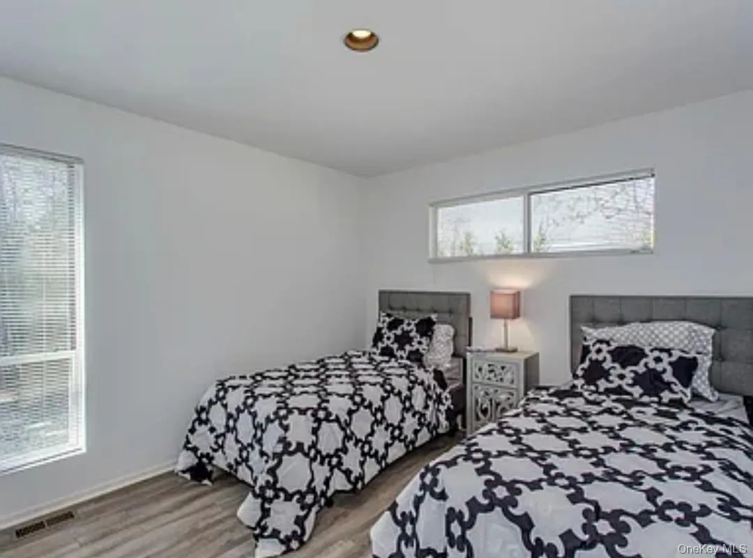 32 Lewis Road, Southampton, NY, 4 Bedrooms Bedrooms, 8 Rooms Rooms,2 BathroomsBathrooms,Residential Lease,For Rent,Lewis,0,968832 32 Lewis Road, Southampton, NY, 4 Bedrooms Bedrooms, 8 Rooms Rooms,2 BathroomsBathrooms,Residential Lease,For Rent,Lewis,0,968832