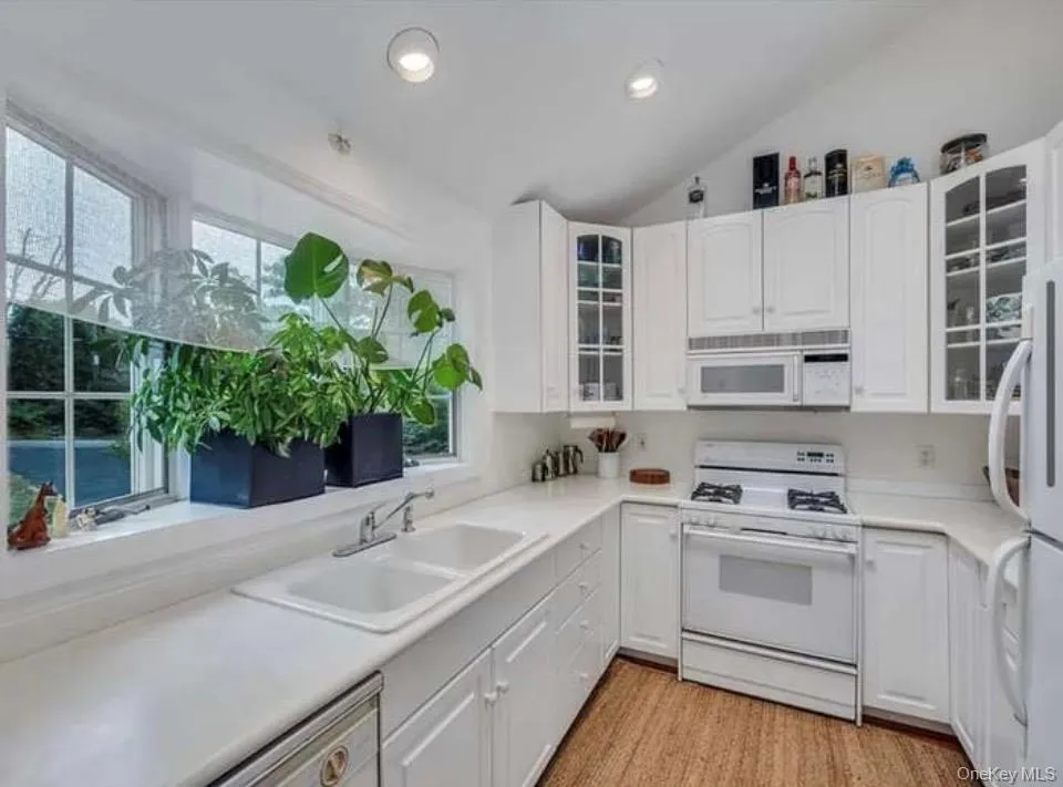 12 Ridge Lane, Southampton, NY, 2 Bedrooms Bedrooms, 8 Rooms Rooms,1 BathroomBathrooms,Residential Lease,For Rent,Ridge,0,968836 12 Ridge Lane, Southampton, NY, 2 Bedrooms Bedrooms, 8 Rooms Rooms,1 BathroomBathrooms,Residential Lease,For Rent,Ridge,0,968836